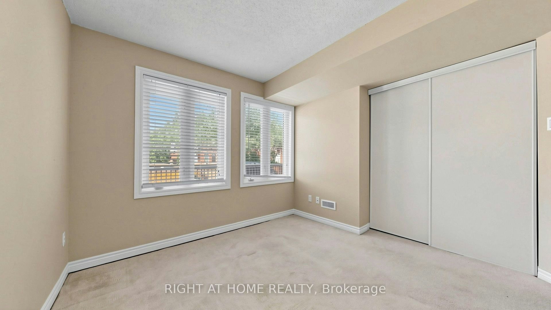 801-1701 Lampman Avenue, Burlington, ON, L7L 6R7 - 23