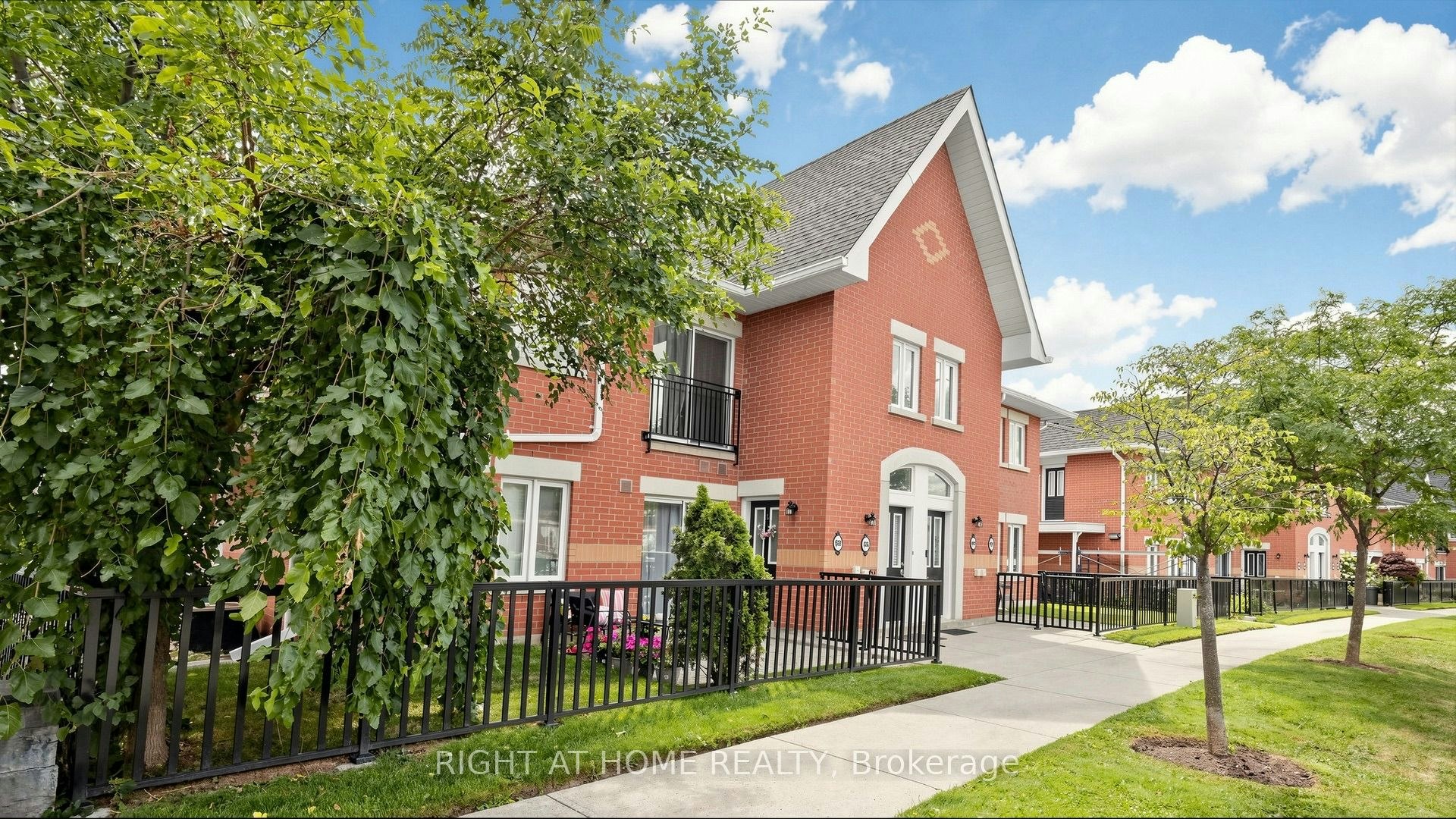 801-1701 Lampman Avenue, Burlington, ON, L7L 6R7 - 3