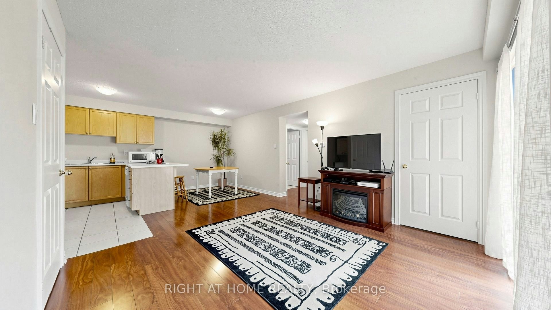 801-1701 Lampman Avenue, Burlington, ON, L7L 6R7 - 11