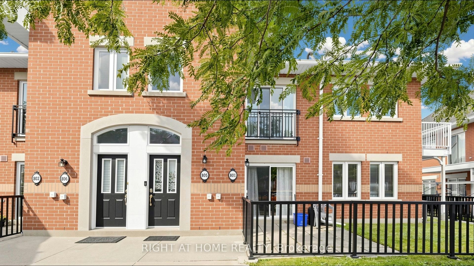 801-1701 Lampman Avenue, Burlington, ON, L7L 6R7 - 2