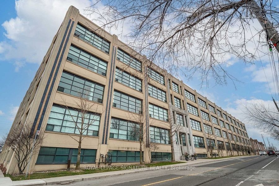 201-1001 Roselawn Avenue, Toronto, ON, M6B 4M4