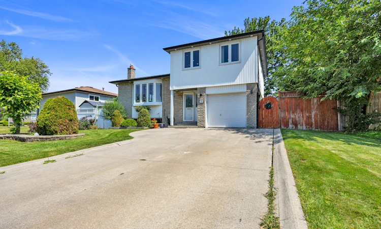 18 Greenbriar Road