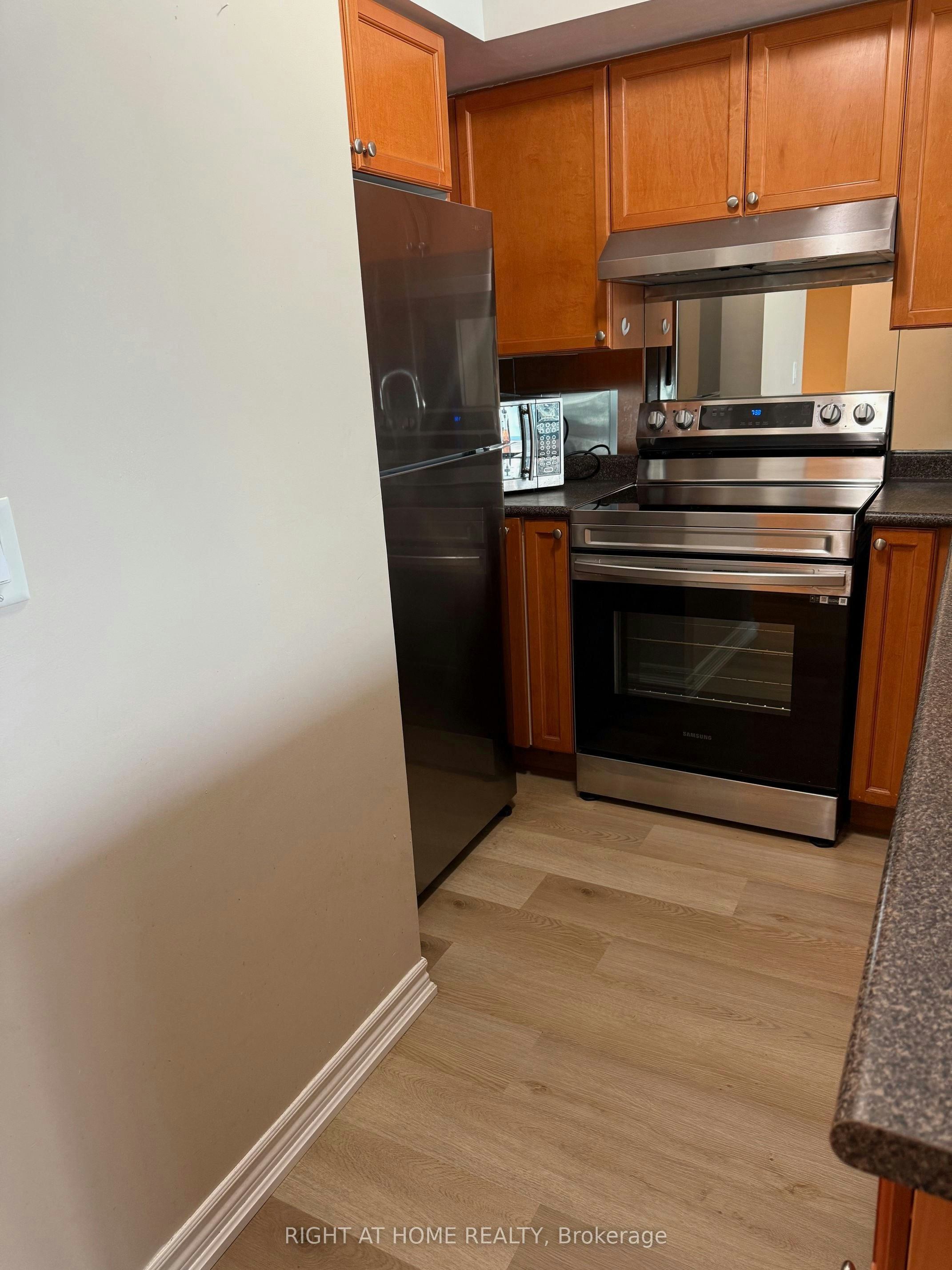 1212-1 Elm Drive, Mississauga, ON, L5B 4M1 - 11