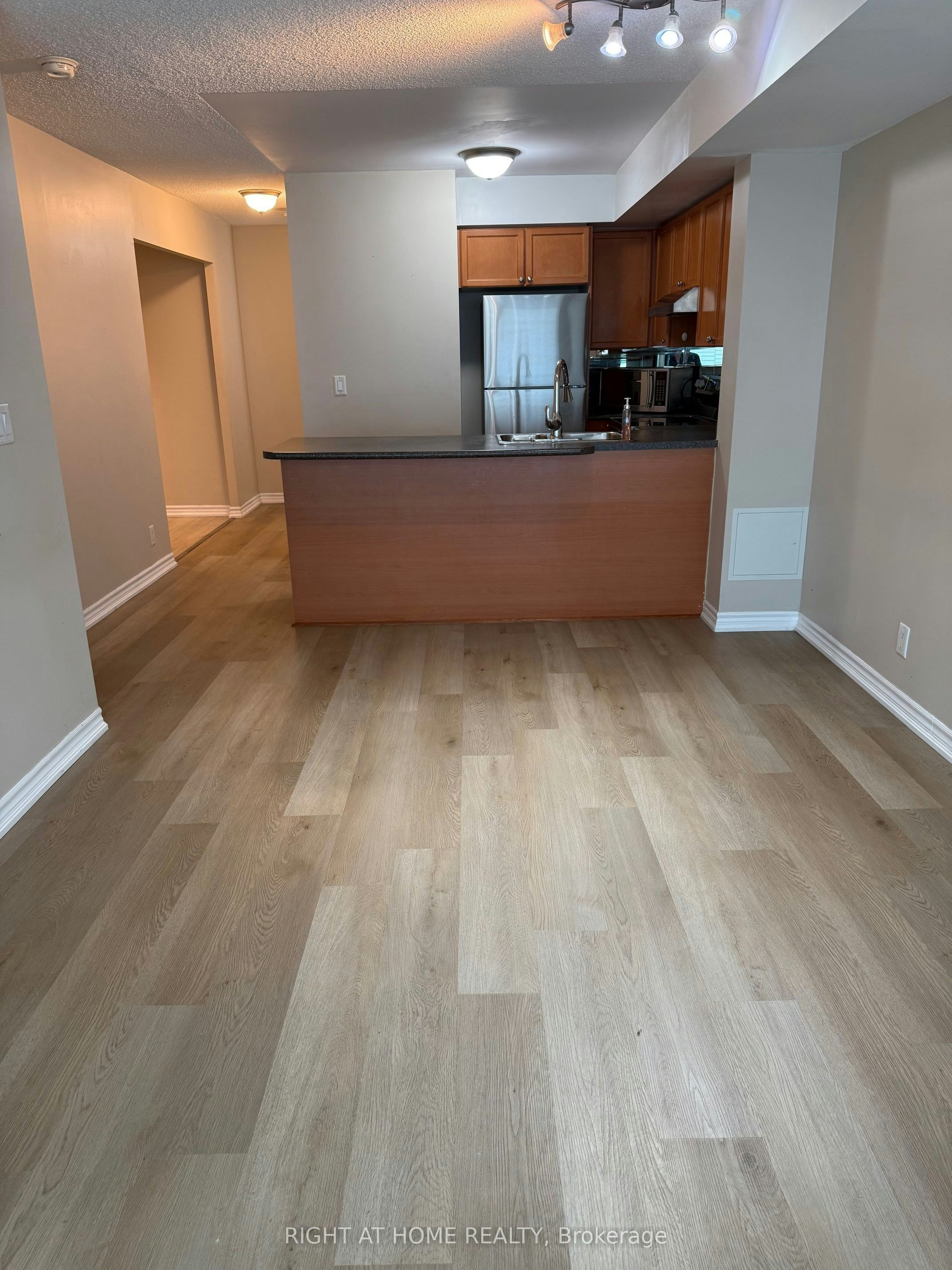1212-1 Elm Drive, Mississauga, ON, L5B 4M1 - 12