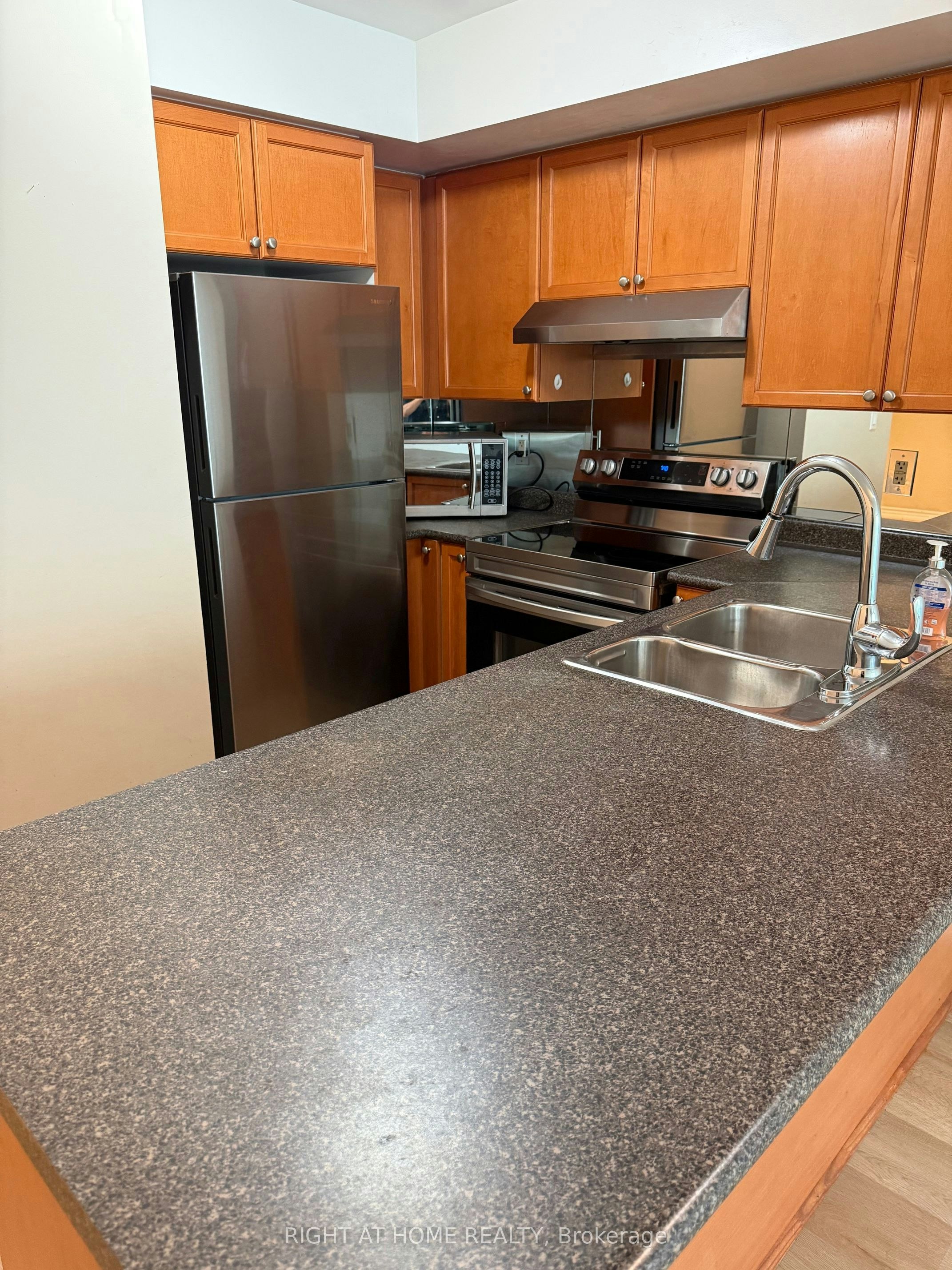 1212-1 Elm Drive, Mississauga, ON, L5B 4M1 - 13