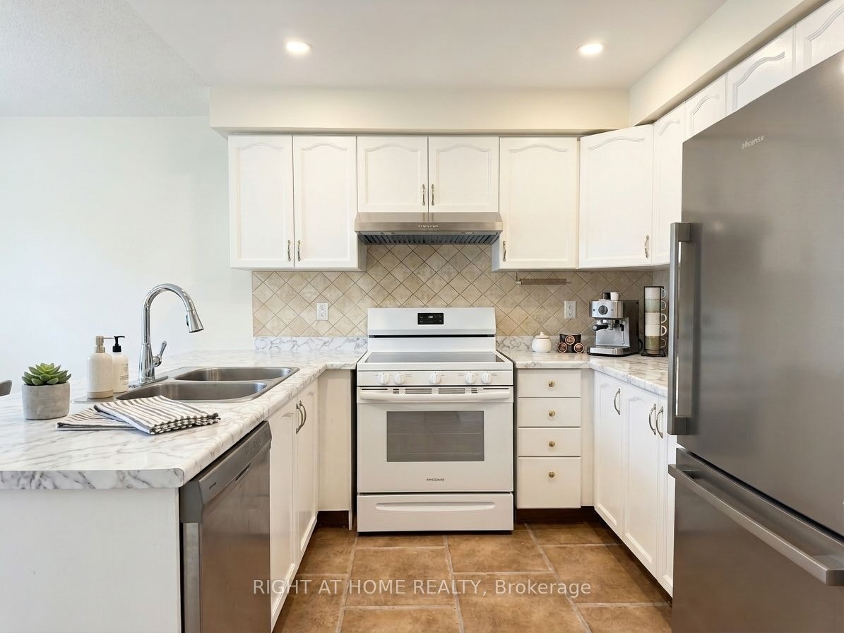 453 Levanna Lane, Oakville, ON, L6H 6B9 - 3