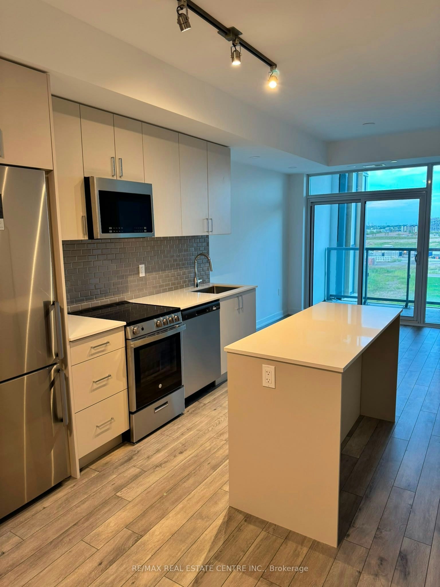 612-1005 Dundas Street E Street, Oakville, ON, L6H 8C7 - 3