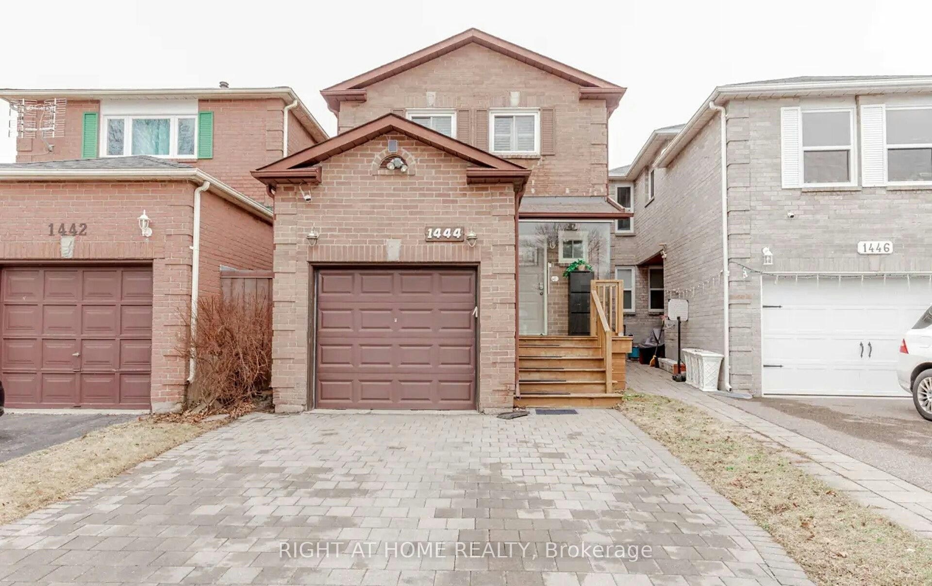 1444 Prince John Circle, Oakville, ON, L6J 6W8