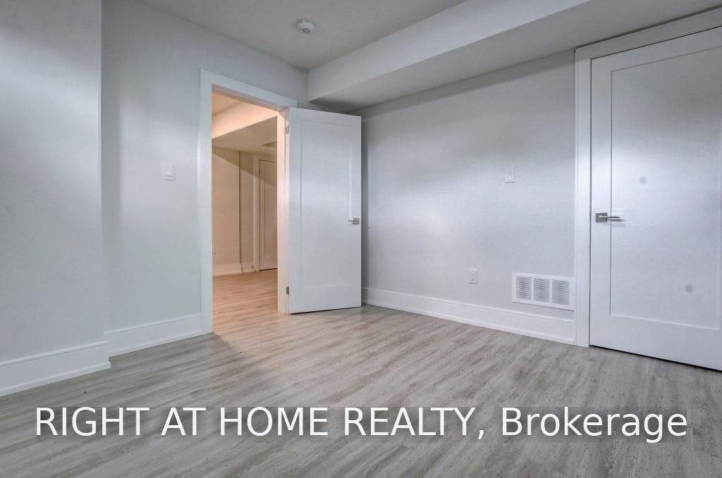1165 Pinegrove Road, Oakville, ON, L6L 2W3 - 12