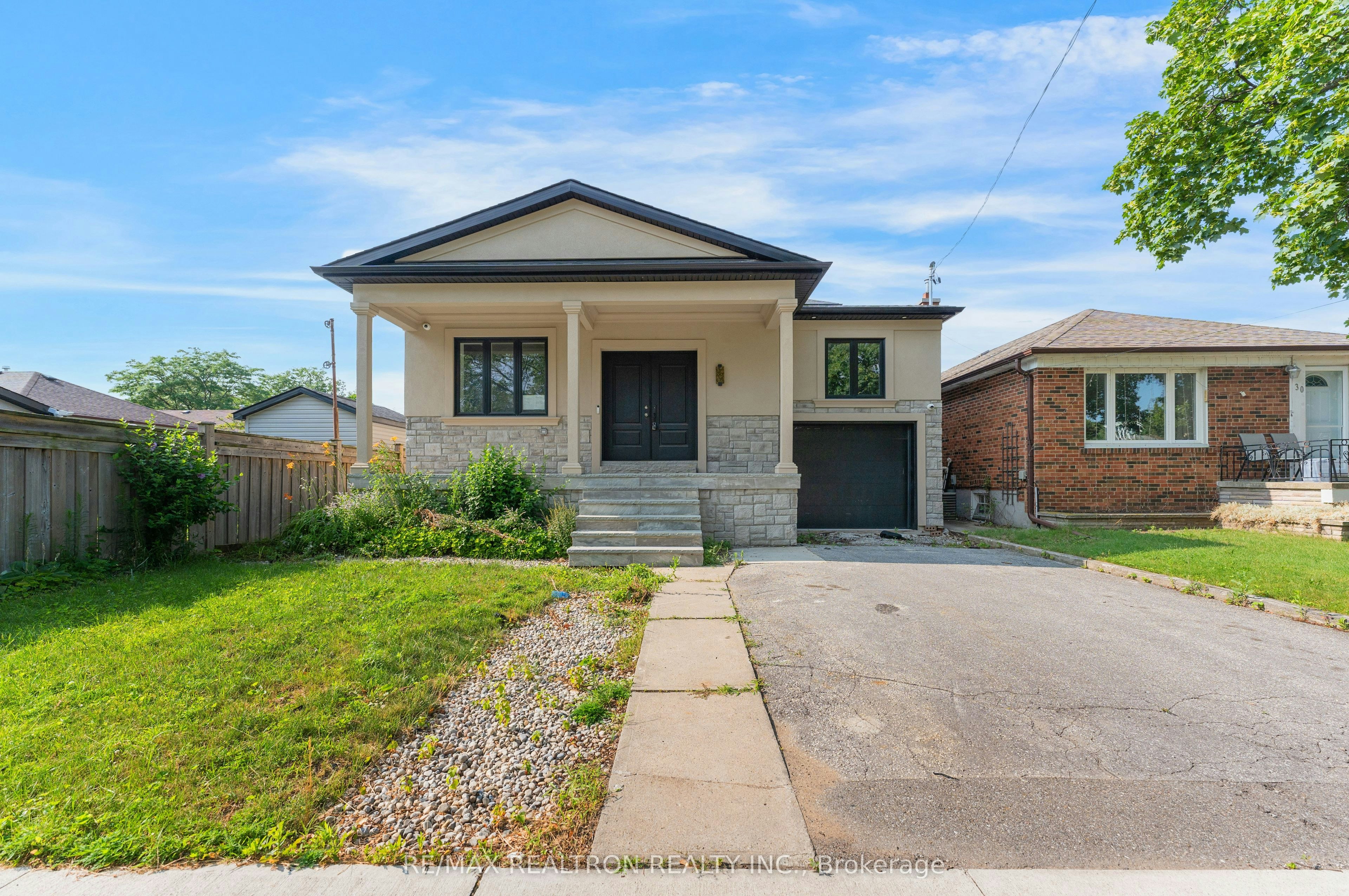 32 Bradfield Avenue W, Toronto, ON, M8Z 2A3