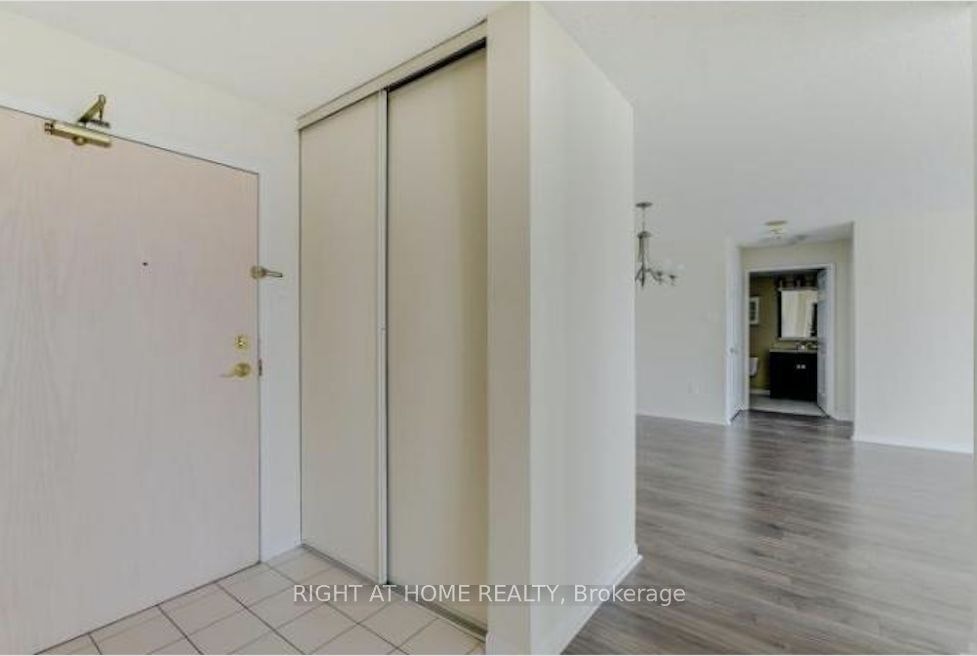 905-400 Webb Drive, Mississauga, ON, L5B 3Z7 - 3