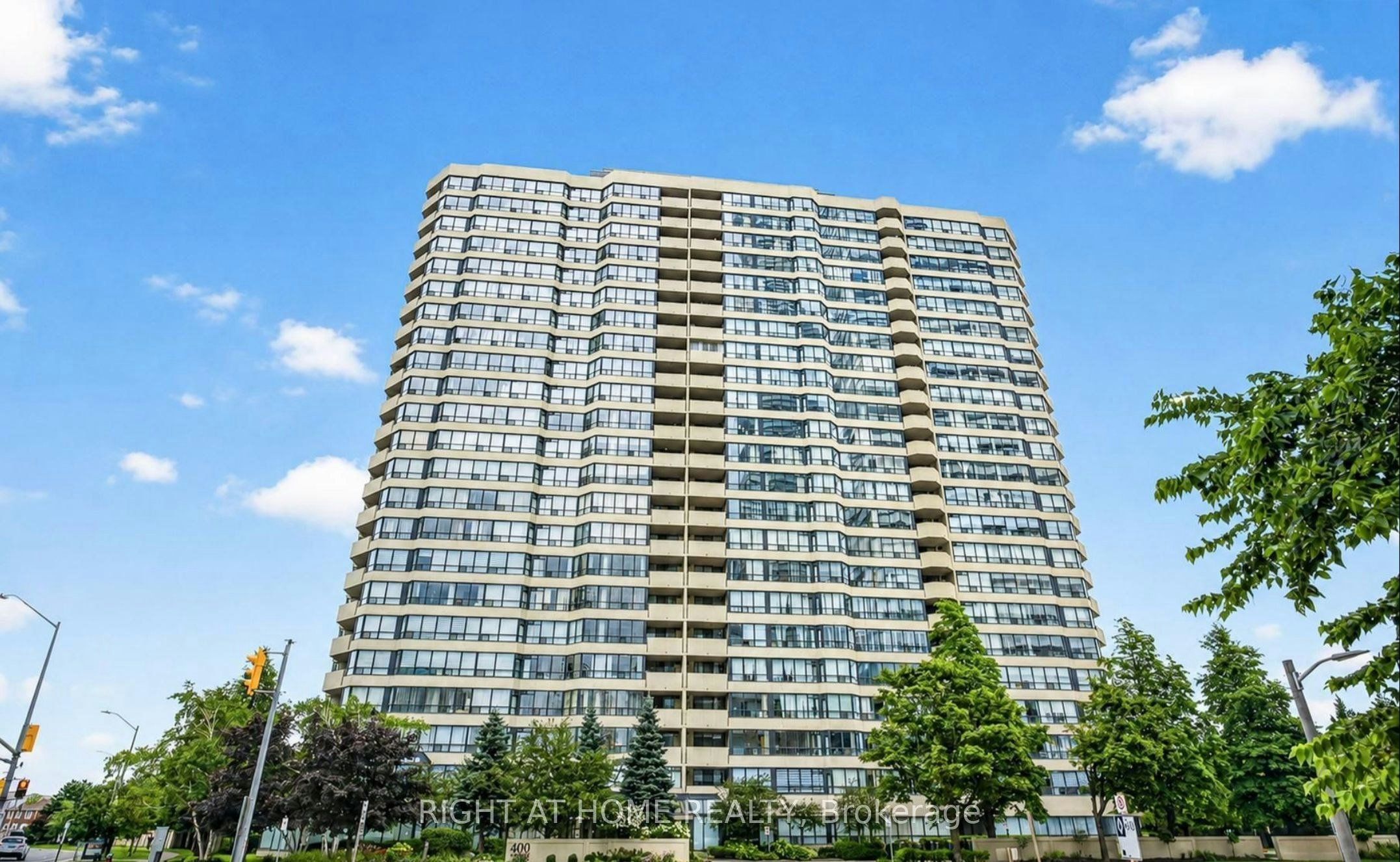 905-400 Webb Drive, Mississauga, ON, L5B 3Z7 - 2
