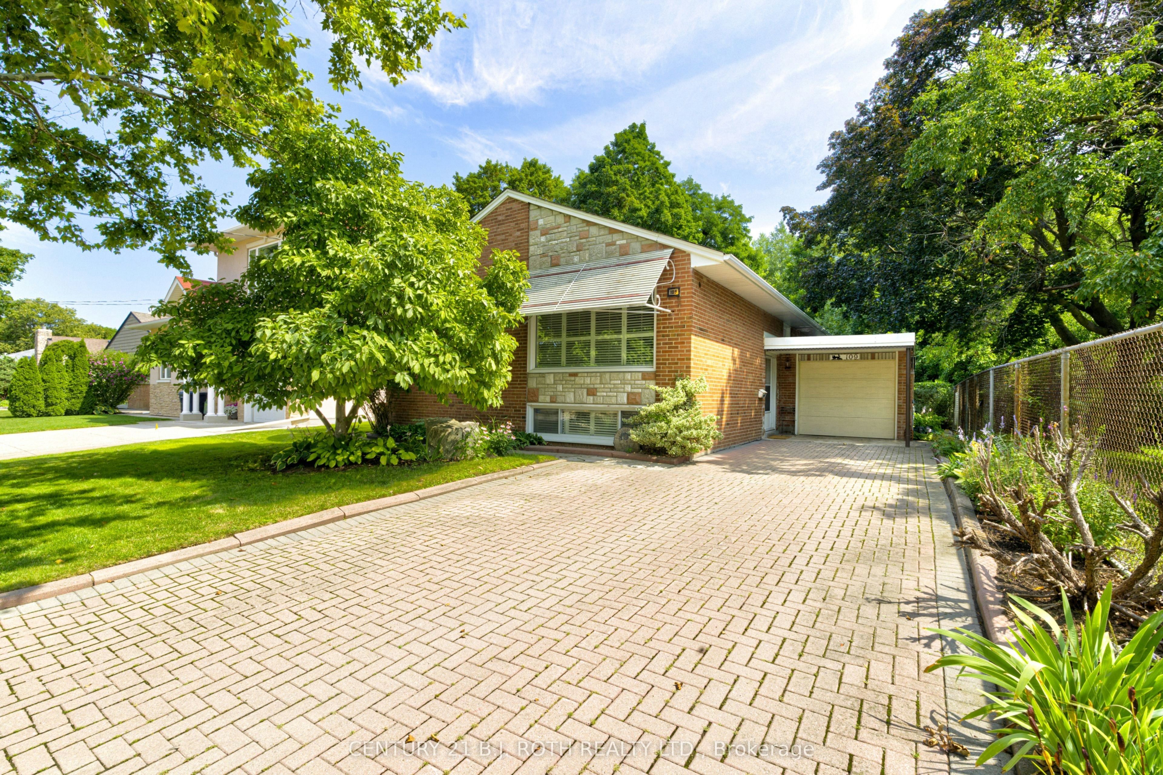 109 Wincott Drive, Toronto, ON, M9R 2P5