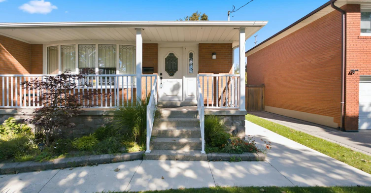 3671 Holden Crescent, Mississauga, ON, L5A 2V9