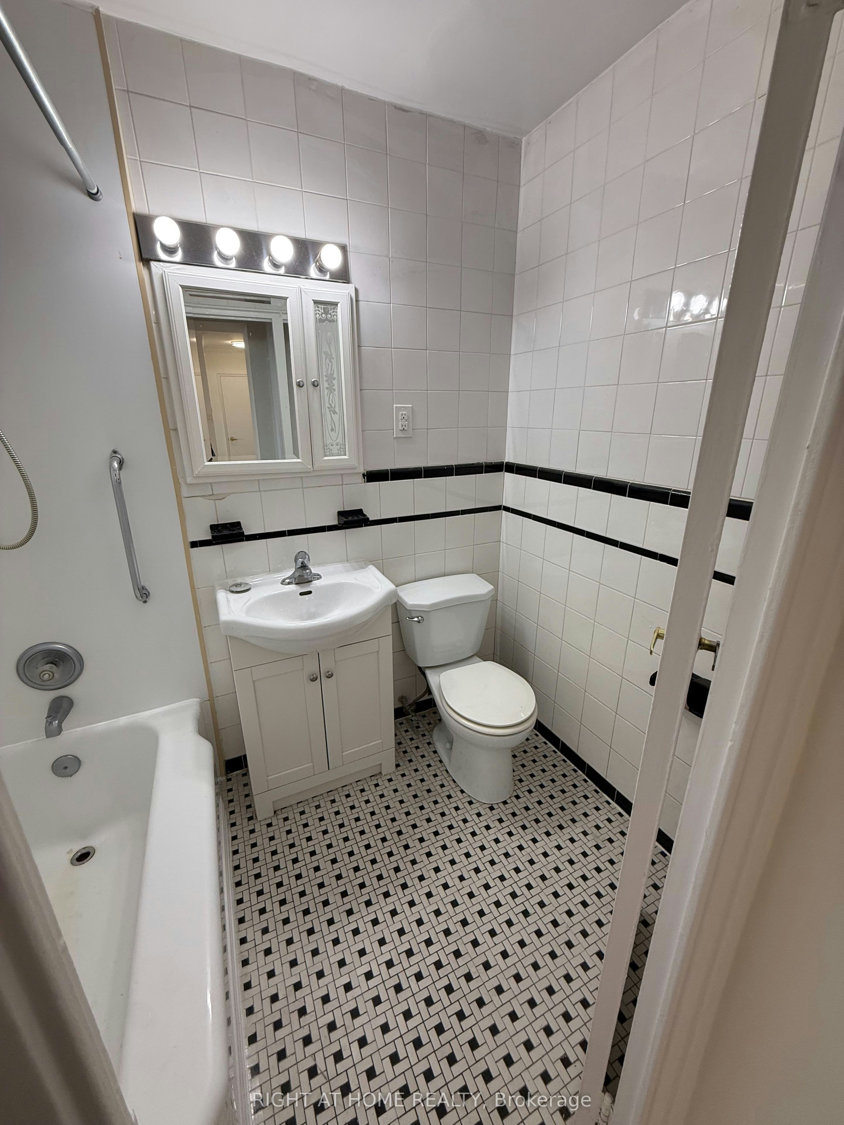 105-2 Royal York Road, Toronto, ON, M8V 2S6 - 27