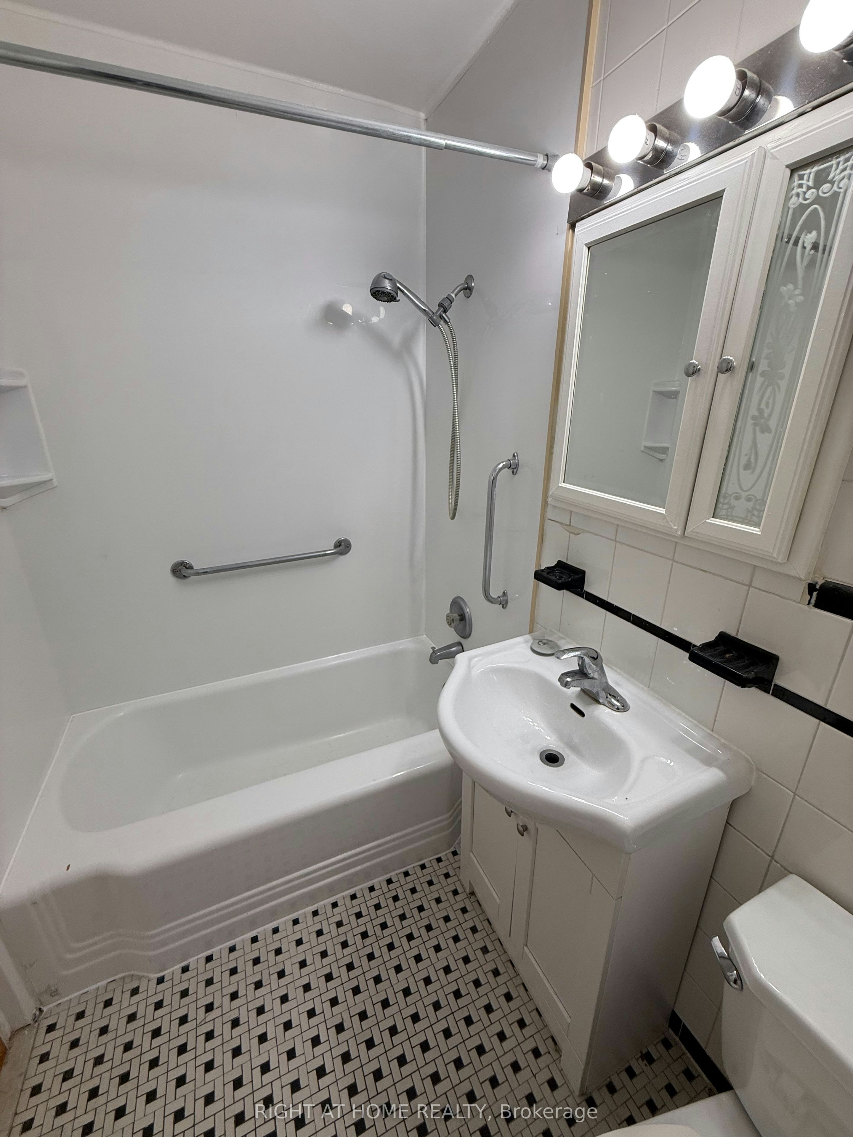 105-2 Royal York Road, Toronto, ON, M8V 2S6 - 26