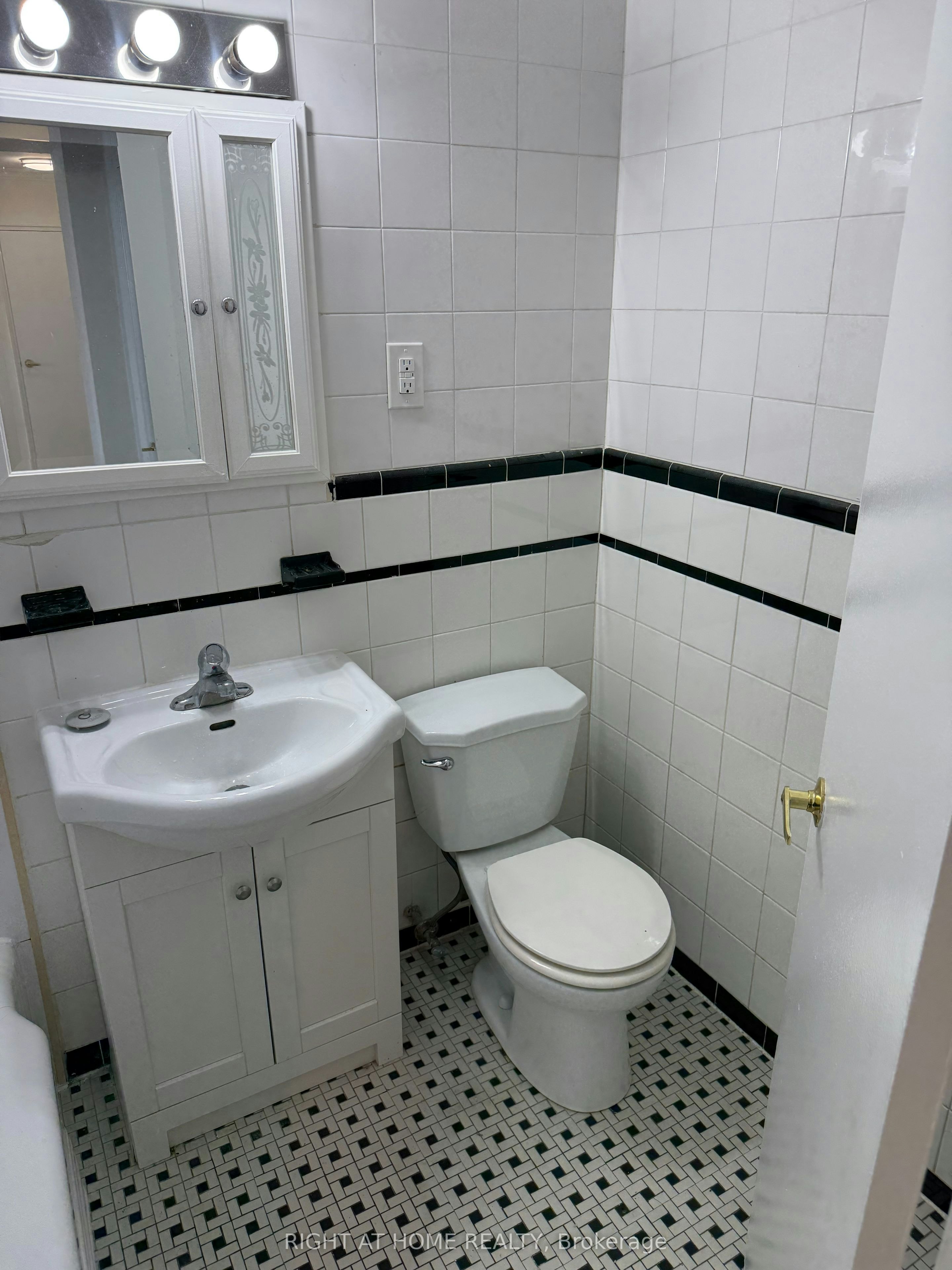 105-2 Royal York Road, Toronto, ON, M8V 2S6 - 25