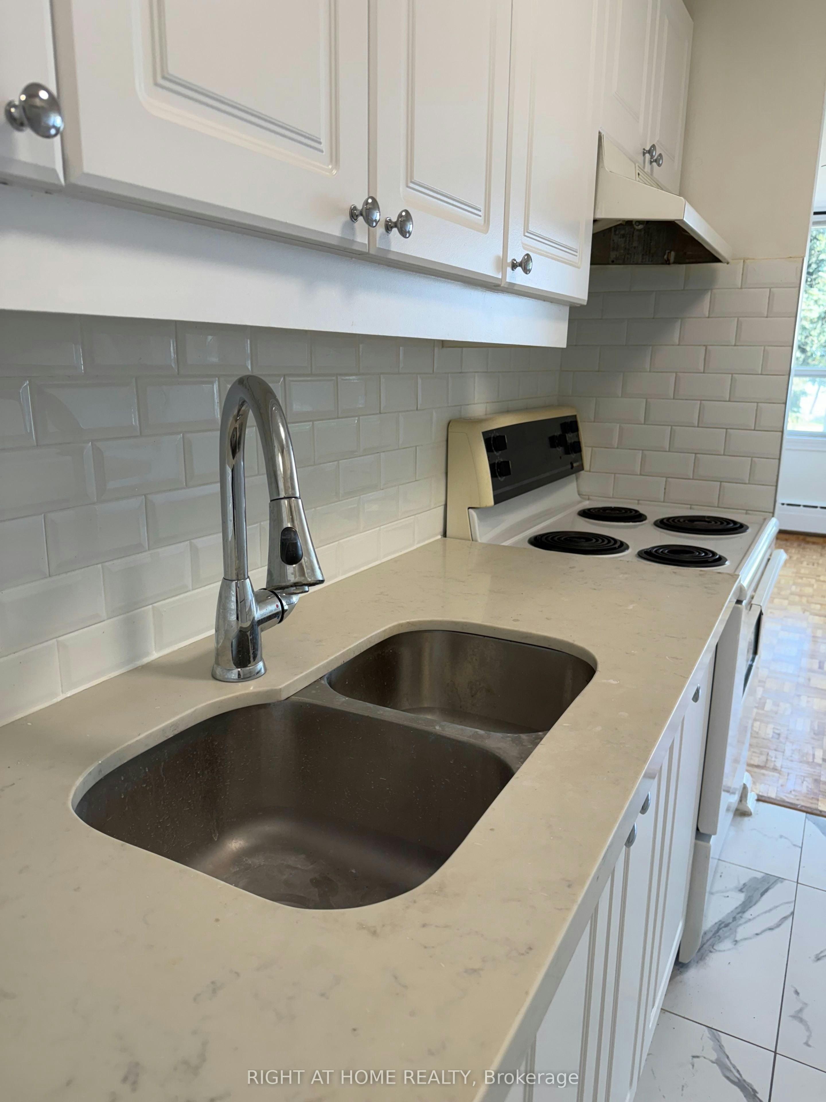 105-2 Royal York Road, Toronto, ON, M8V 2S6 - 18