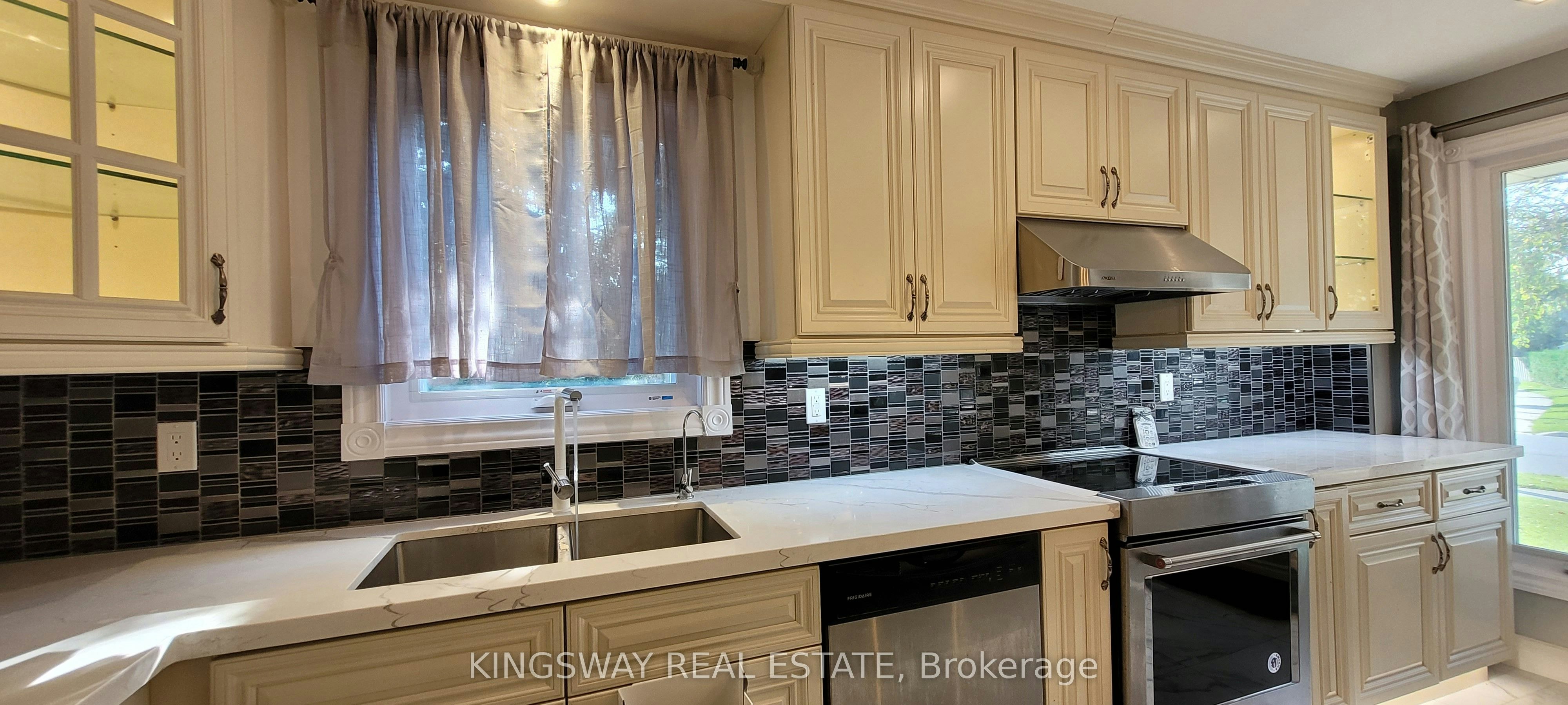 7096 Cordingley Crescent, Mississauga, ON, L5N 4Z8 - 7
