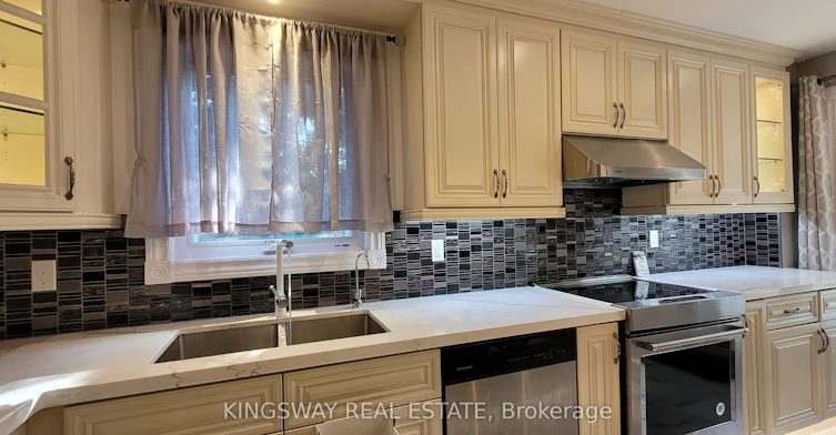 7096 Cordingley Crescent, Mississauga, ON, L5N 4Z8 - 7