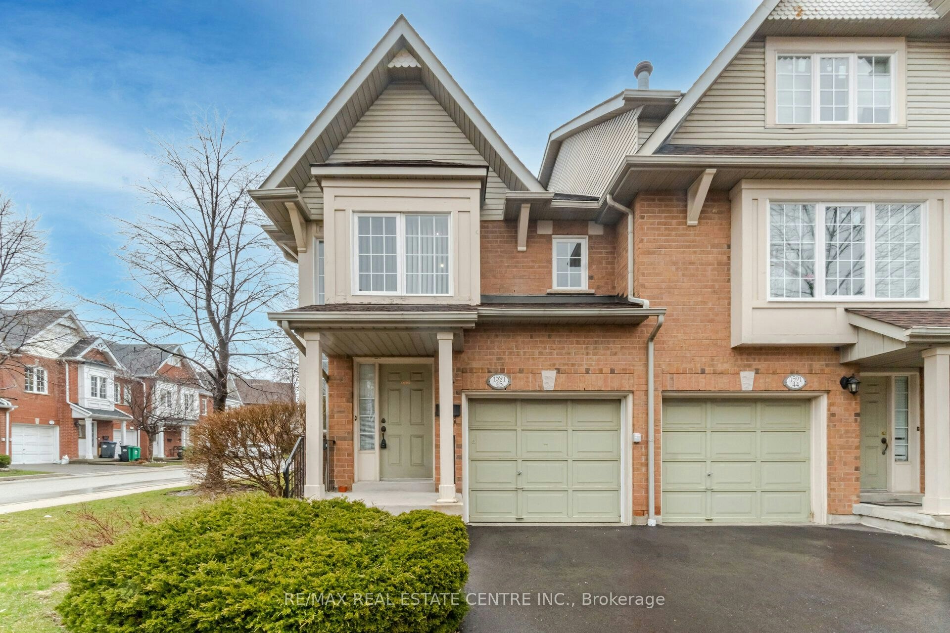 45-1591 South Parade Court, Mississauga, ON, L5M 6G1