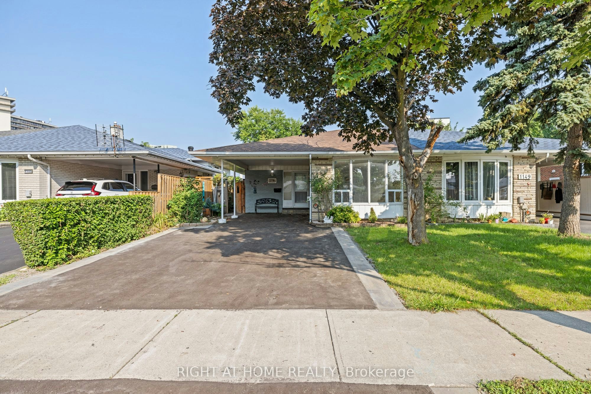 1147 Saturnia Crescent, Mississauga, ON, L4Y 2M2