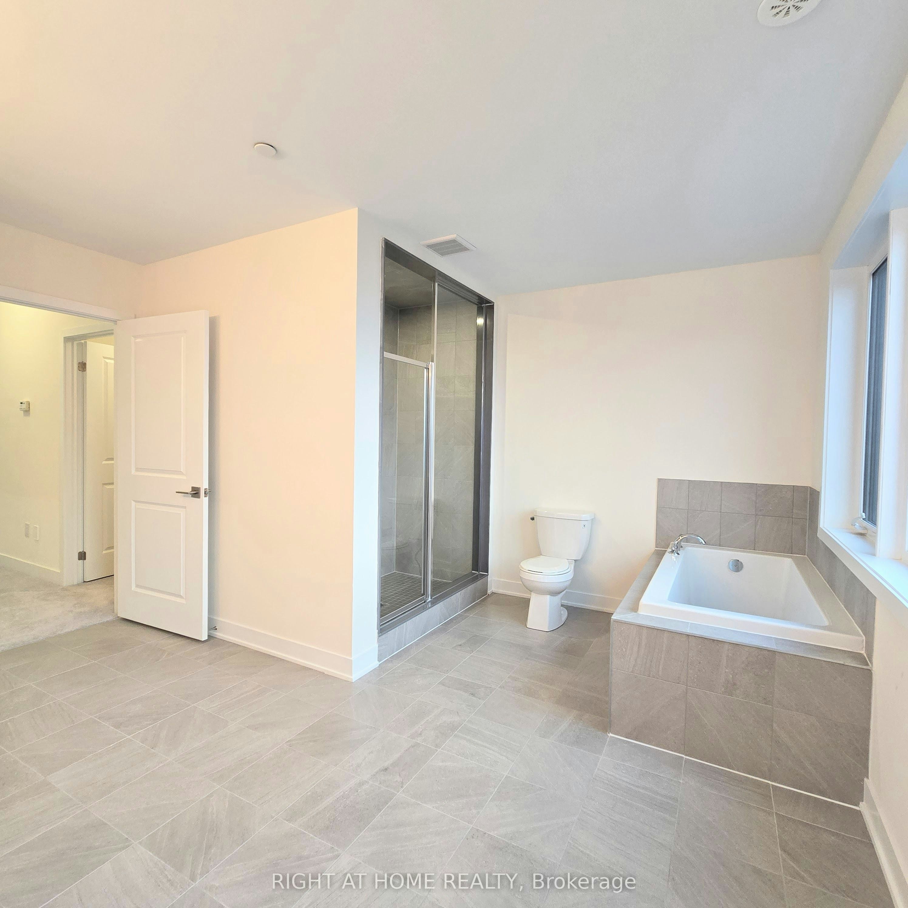 #Upper Unit-137 Frederick Tisdale Drive, Toronto, ON, M3K 2B8 - 26