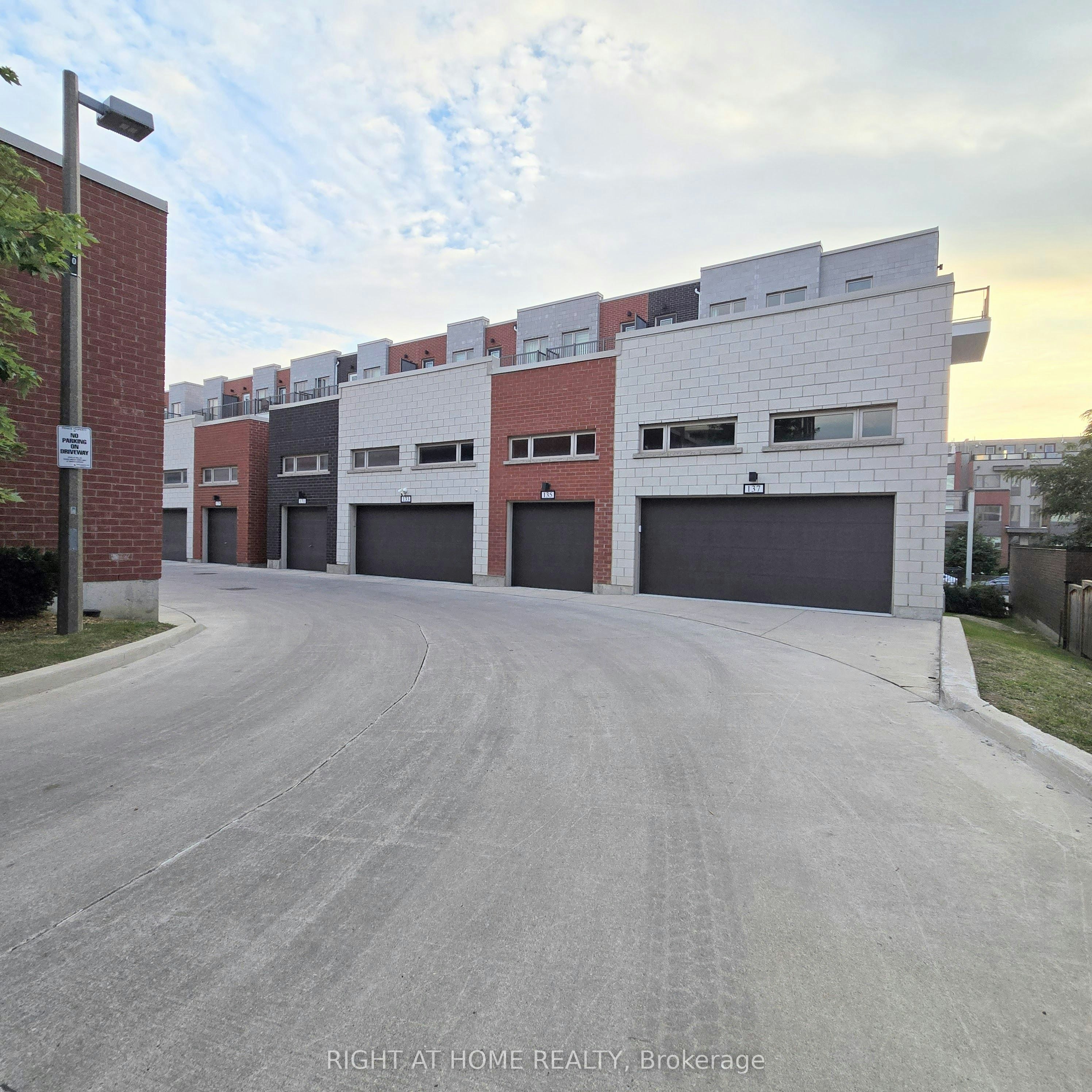 #Upper Unit-137 Frederick Tisdale Drive, Toronto, ON, M3K 2B8 - 31