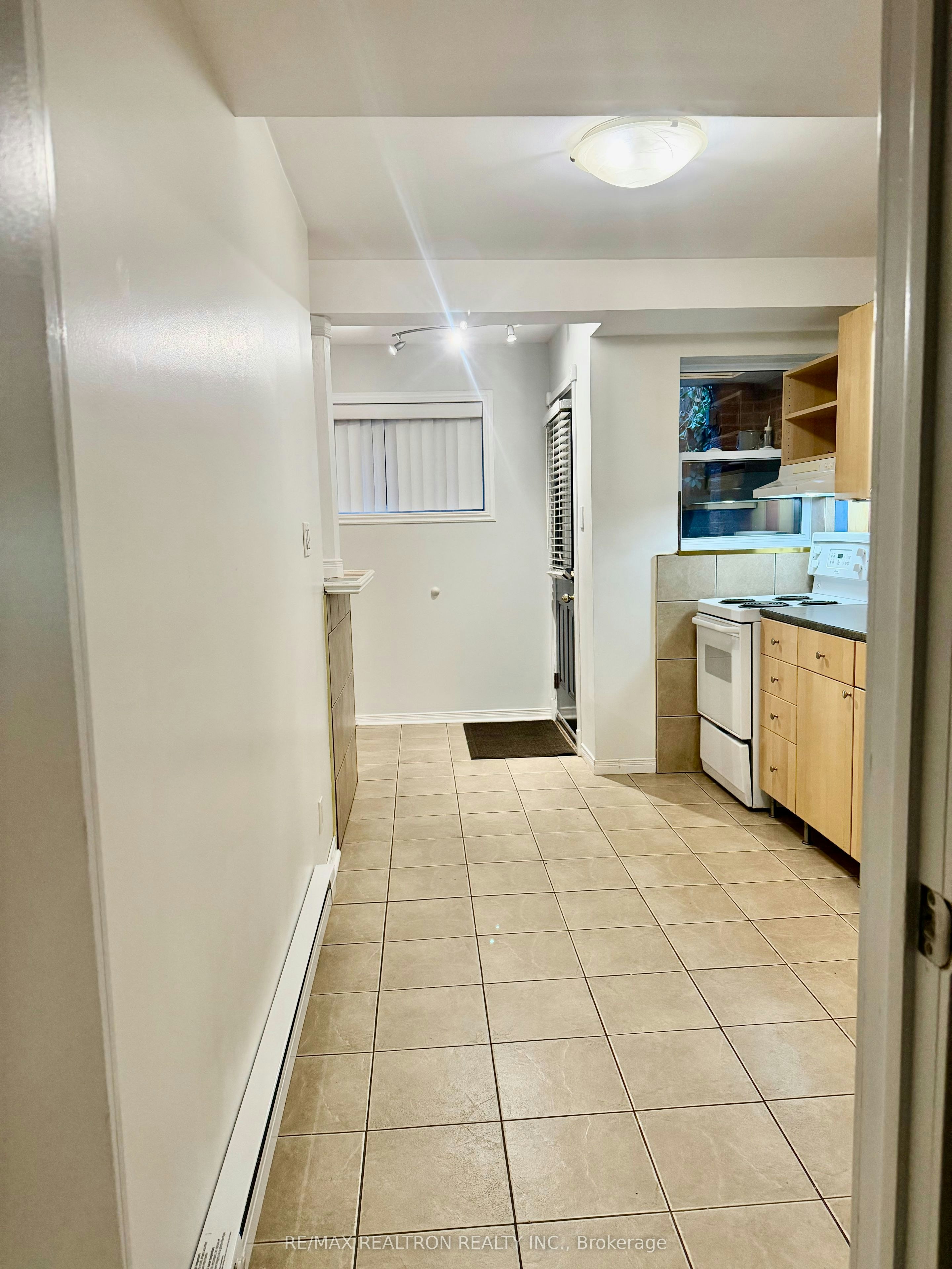 BSMT-6 Greenlaw Avenue, Toronto, ON, M6H 3V5 - 4