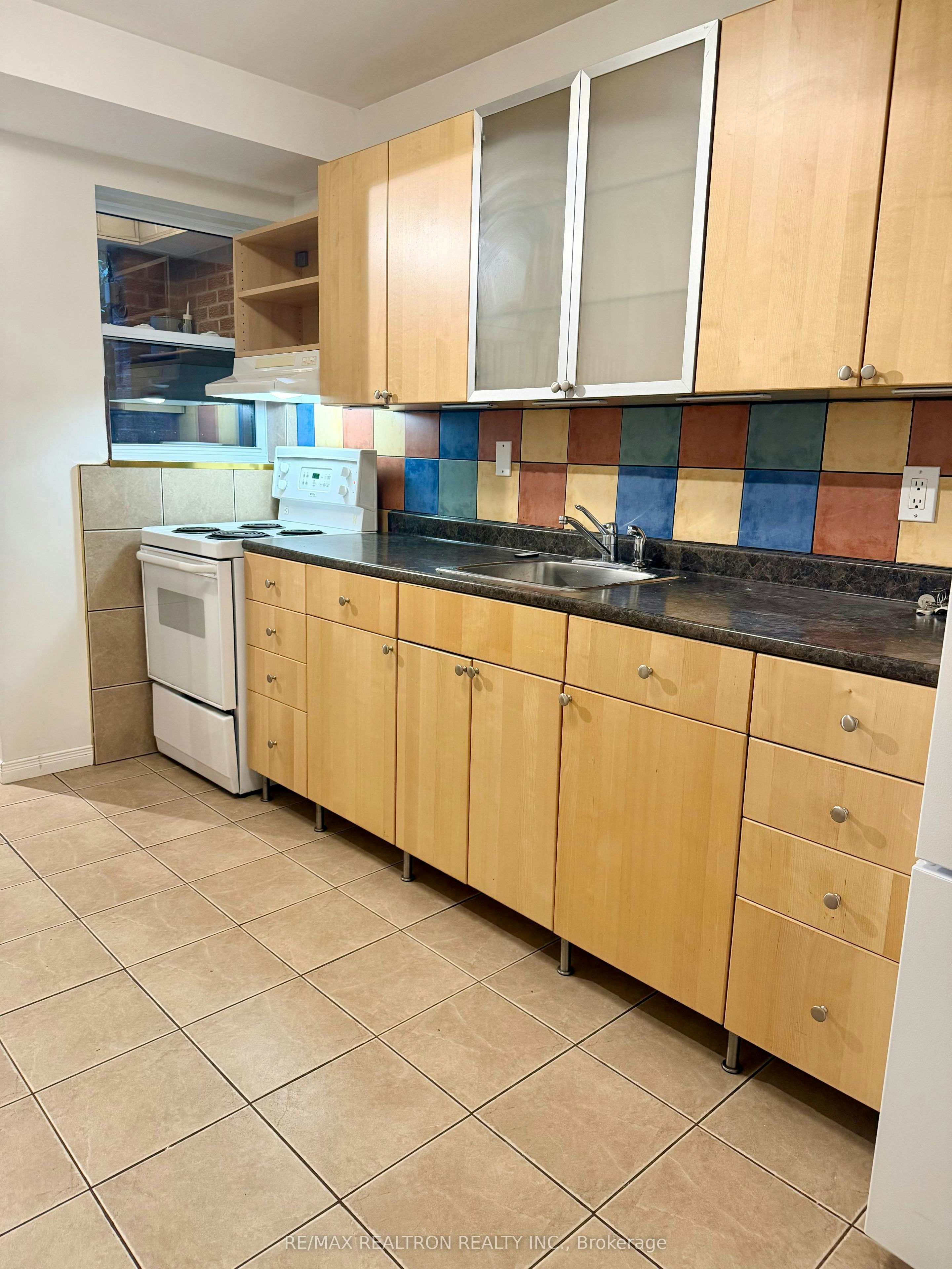 BSMT-6 Greenlaw Avenue, Toronto, ON, M6H 3V5 - 3