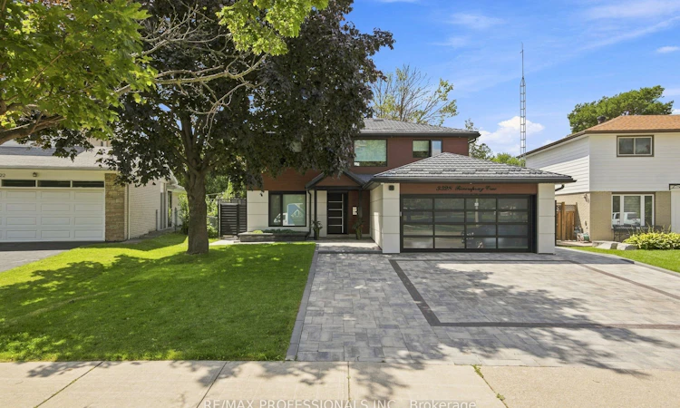 3328 Riverspray Crescent