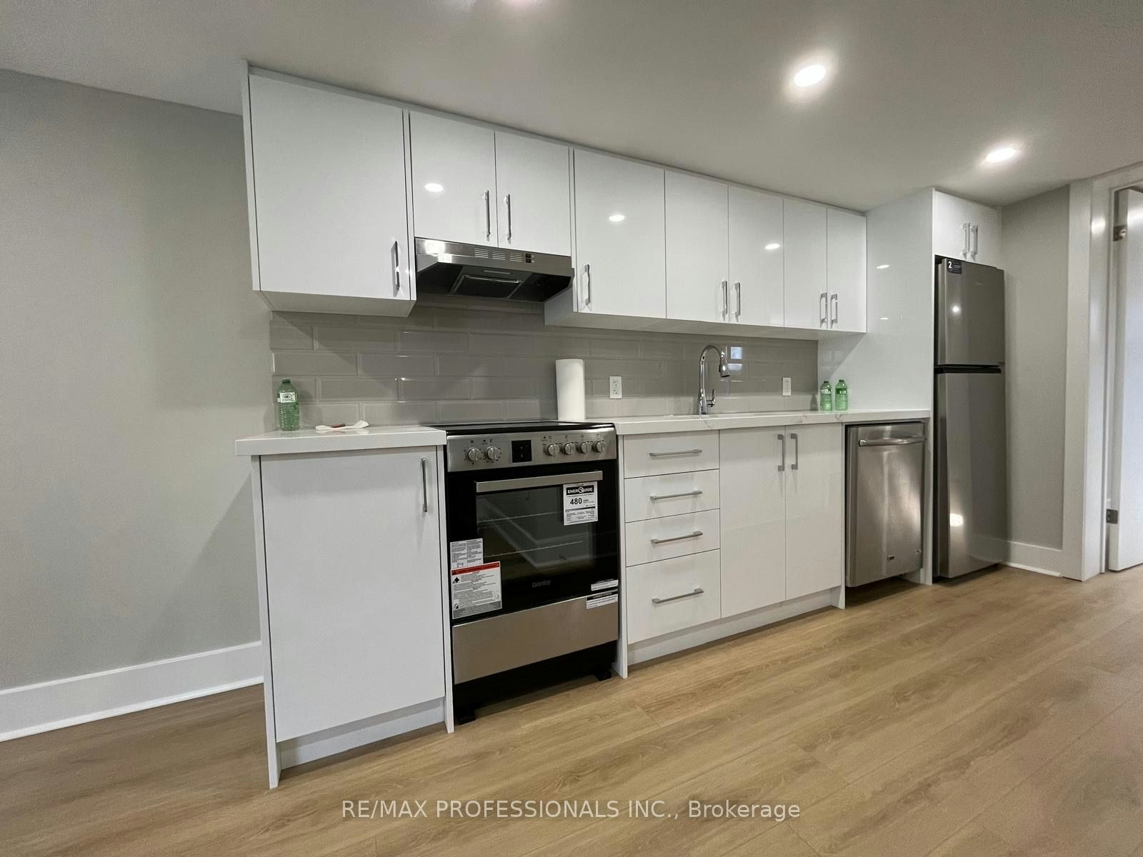 B-41 Tavistock Road, Toronto, ON, M3M 2N5 - 4