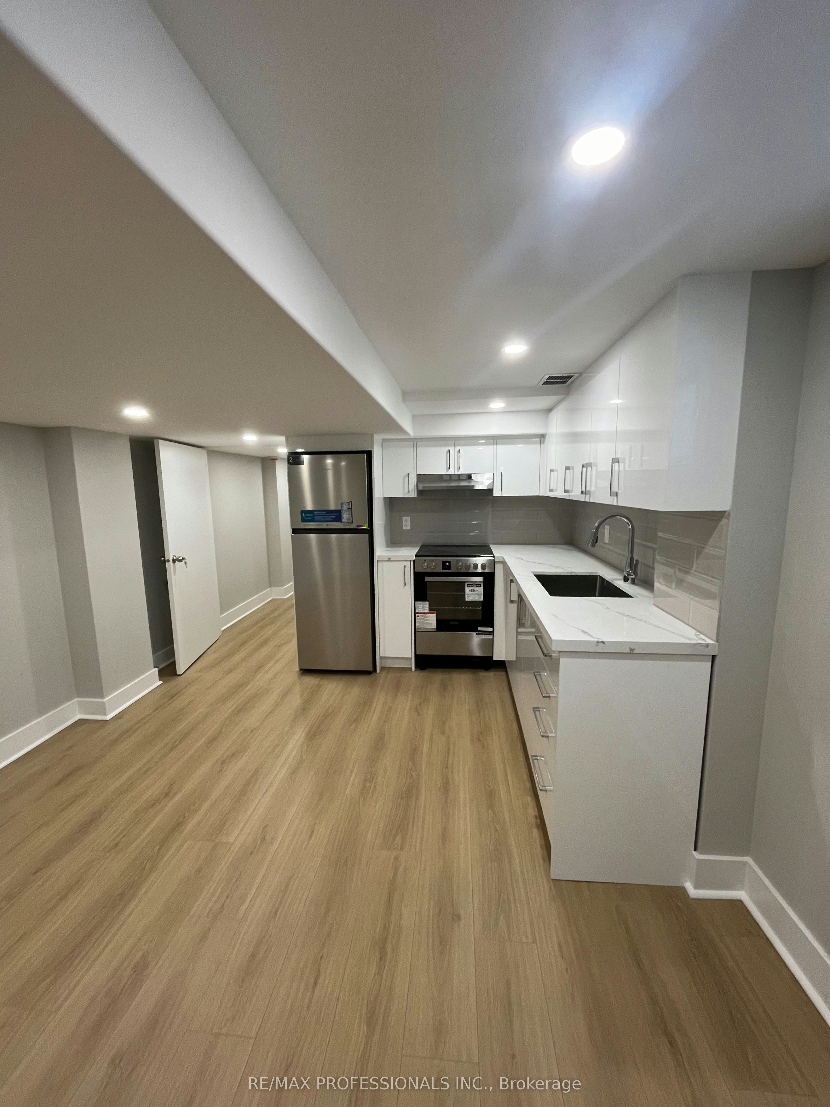 B-41 Tavistock Road, Toronto, ON, M3M 2N5 - 2