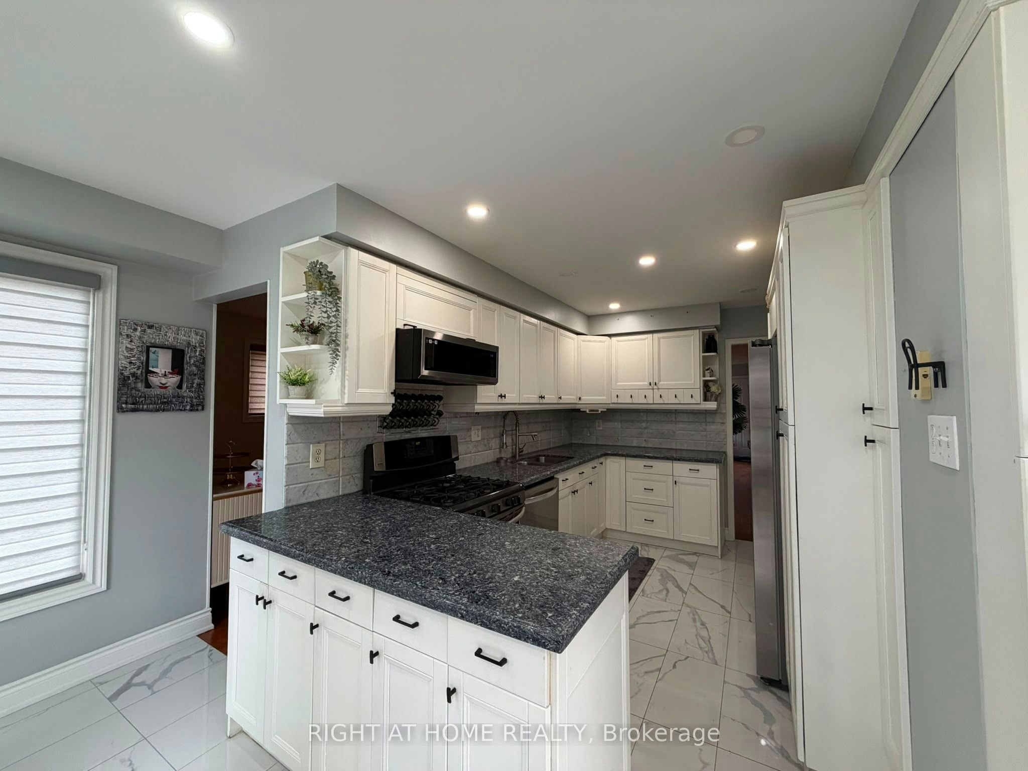 4203 Colonial Drive, Mississauga, ON, L5L 4C1 - 4