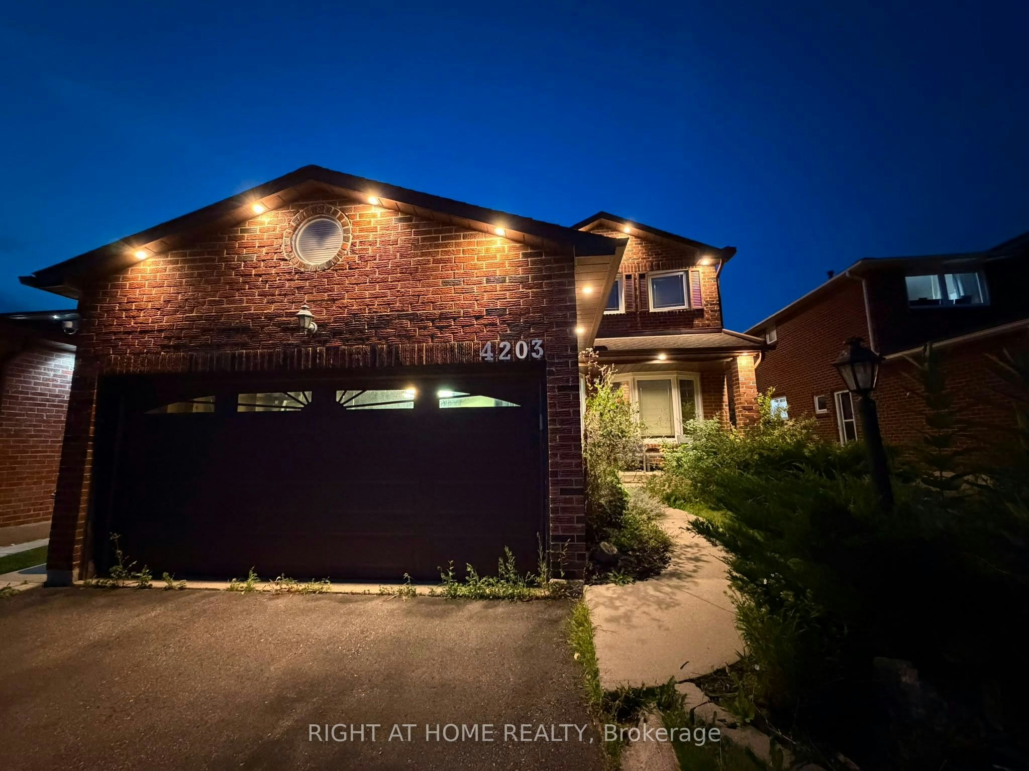 4203 Colonial Drive, Mississauga, ON, L5L 4C1