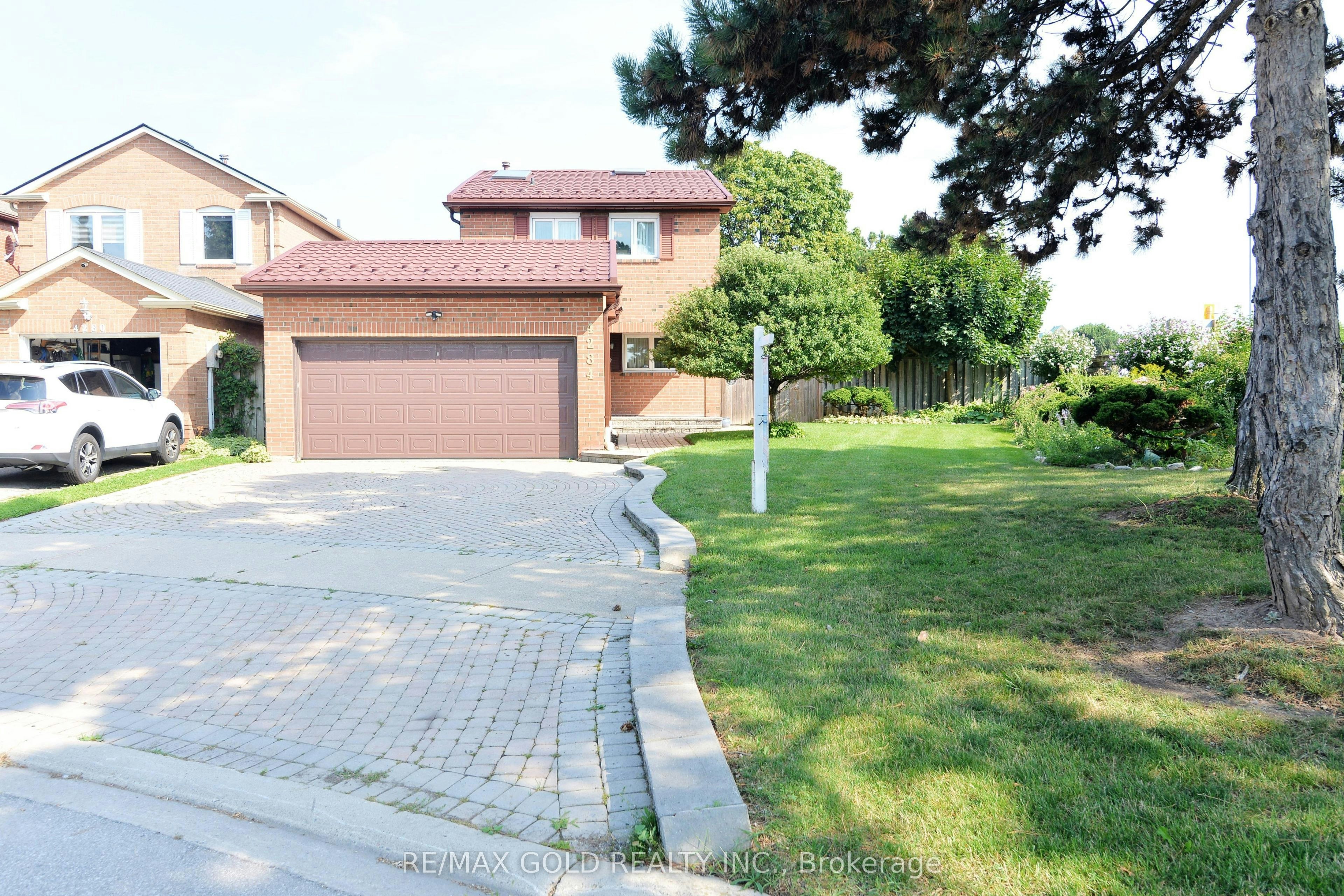 4284 Sawmill Valley Drive, Mississauga, ON, L5L 3M9