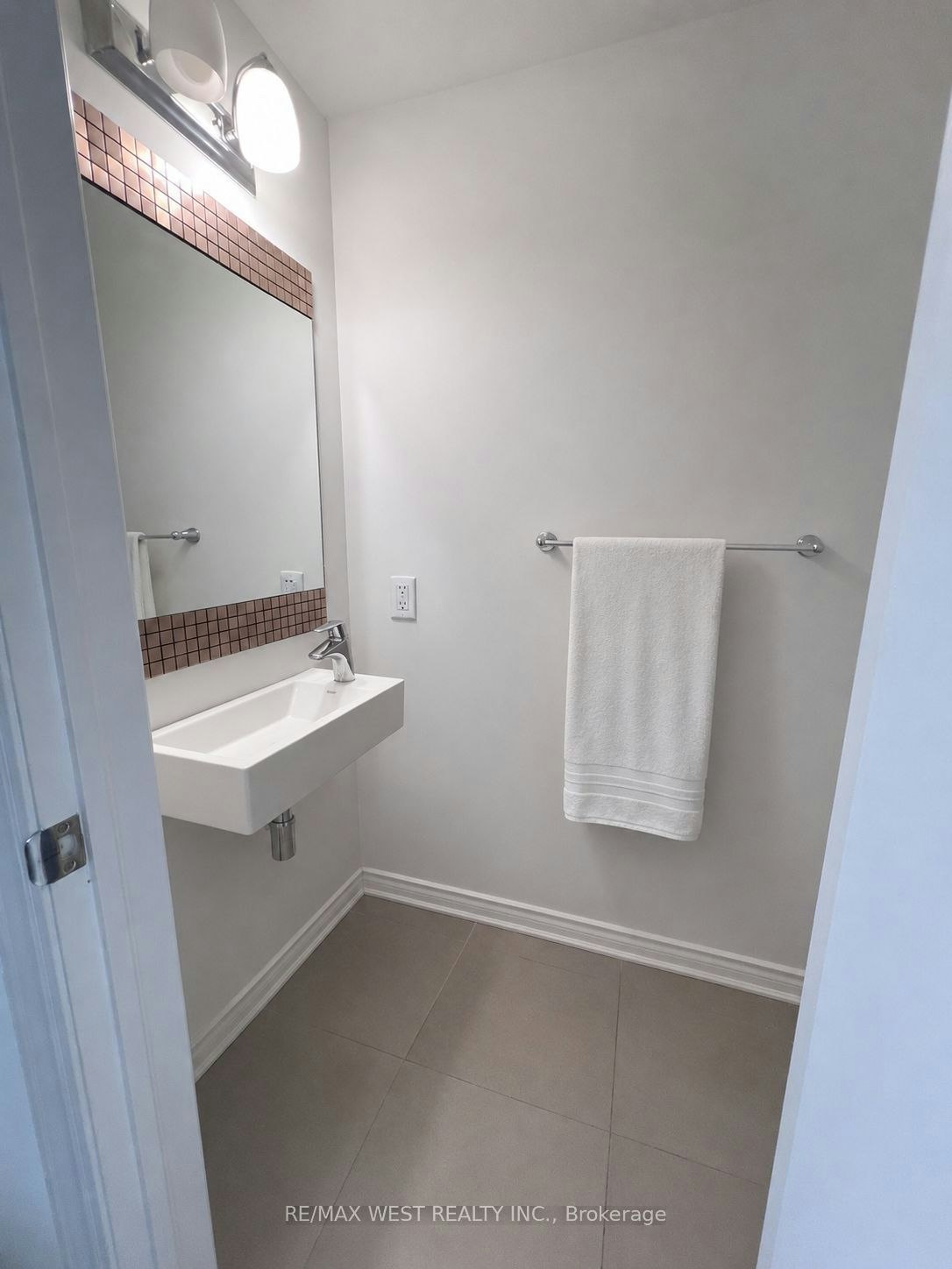 18-95 Eastwood Park Gardens, Toronto, ON, M8W 0B9 - 4