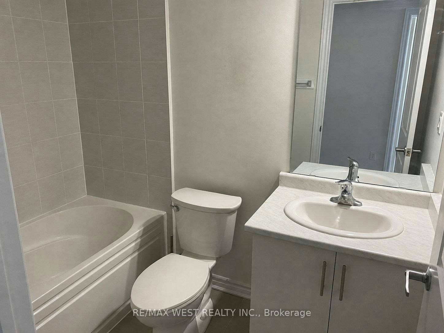 18-95 Eastwood Park Gardens, Toronto, ON, M8W 0B9 - 9