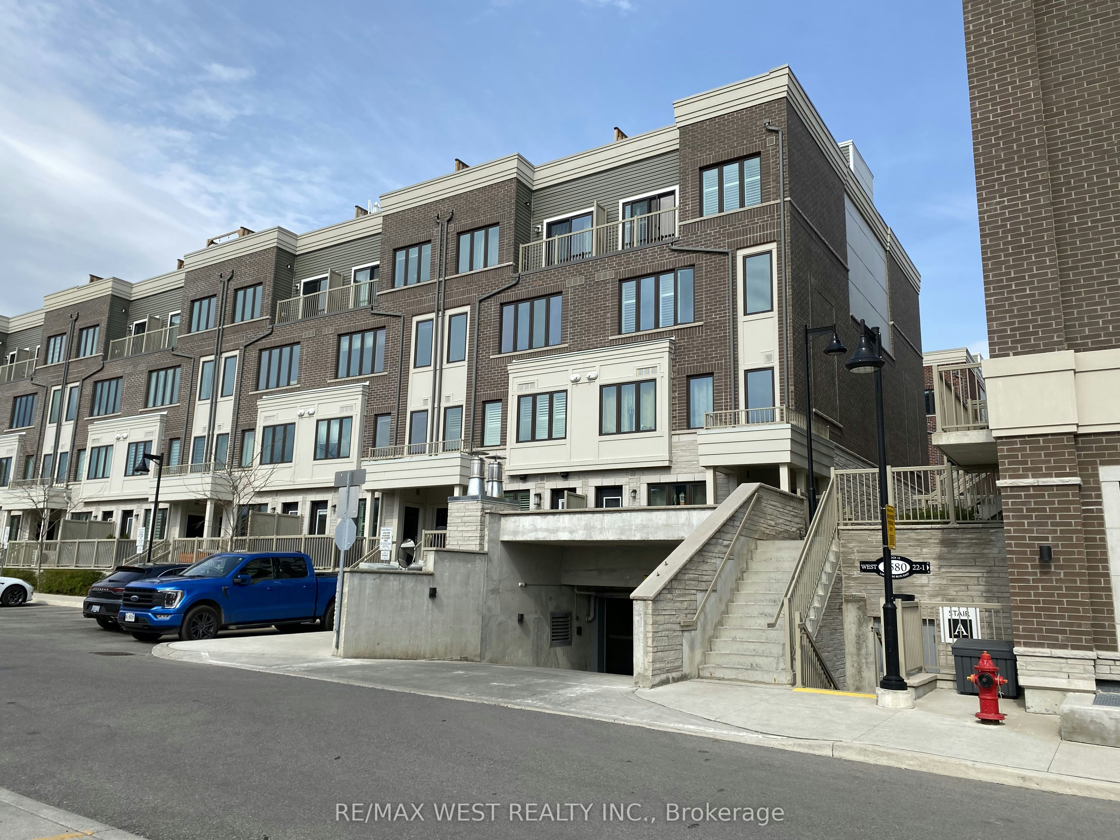 18-95 Eastwood Park Gardens, Toronto, ON, M8W 0B9