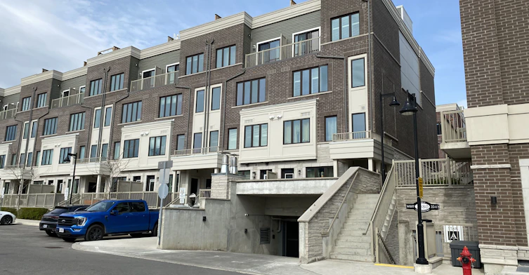 18-95 Eastwood Park Gardens, Toronto, ON, M8W 0B9