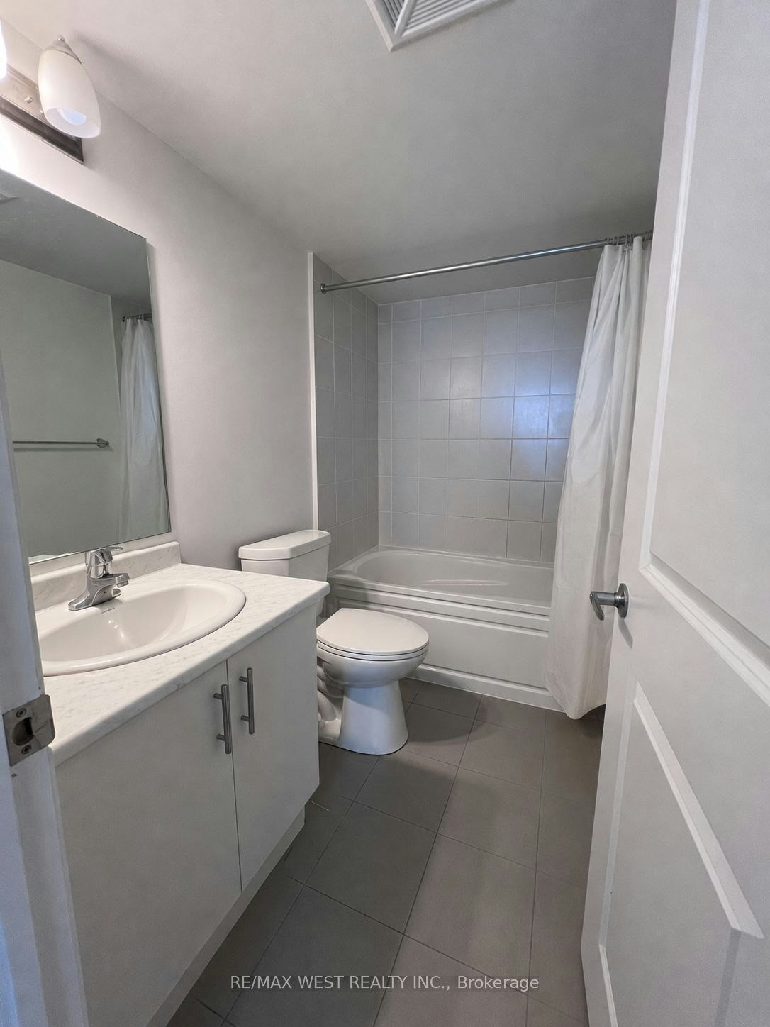 18-95 Eastwood Park Gardens, Toronto, ON, M8W 0B9 - 7