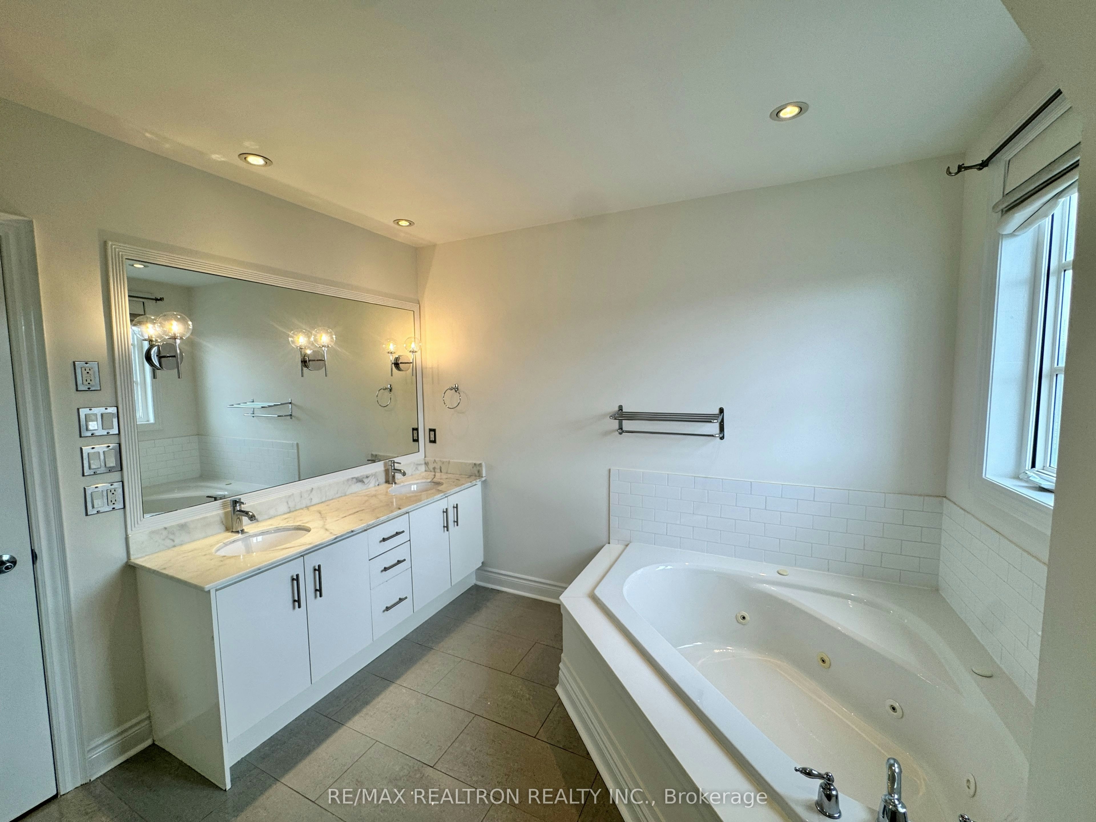 54 Cormier Heights, Toronto, ON, M8Z 0B5 - 25