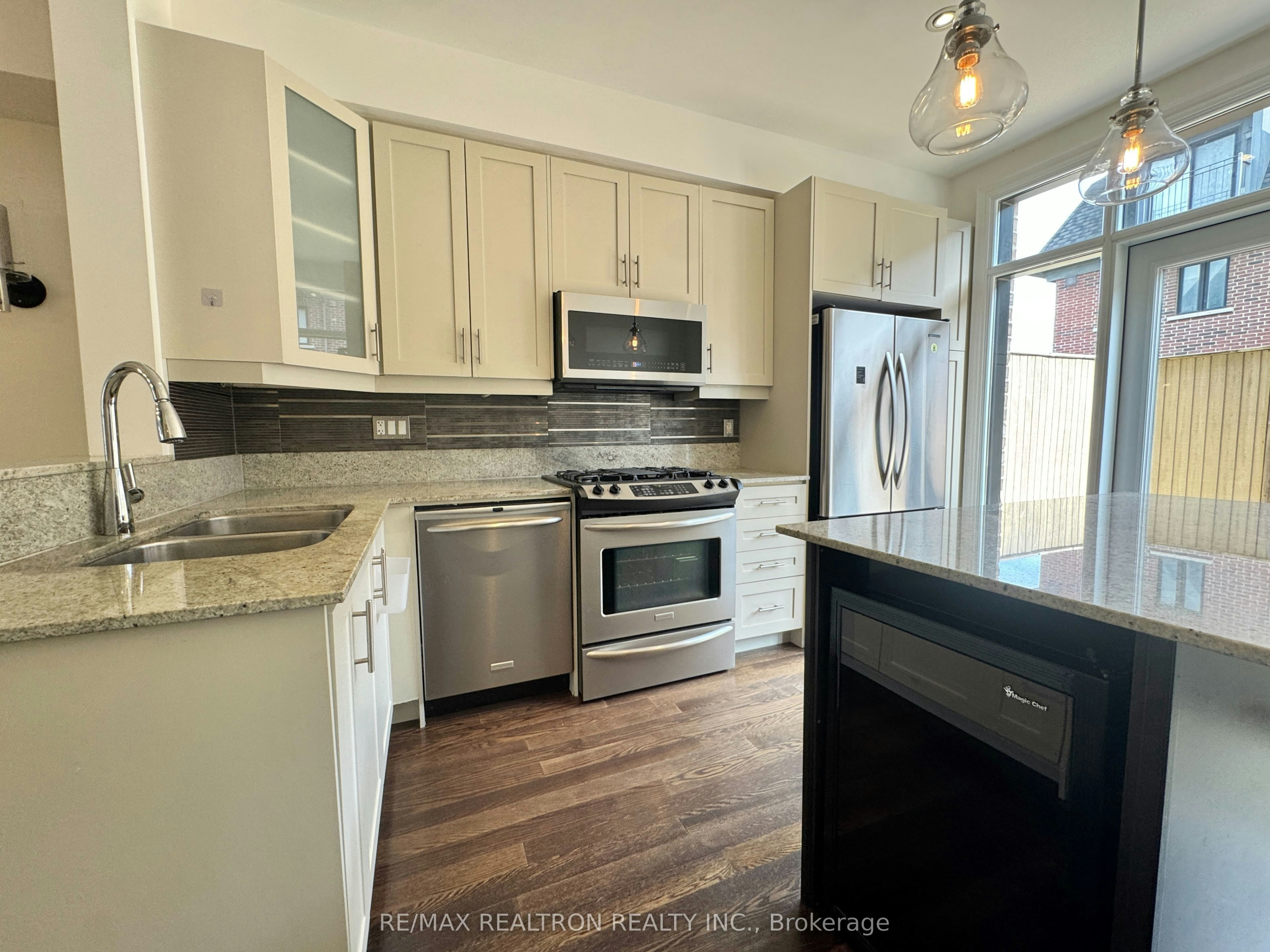 54 Cormier Heights, Toronto, ON, M8Z 0B5 - 5