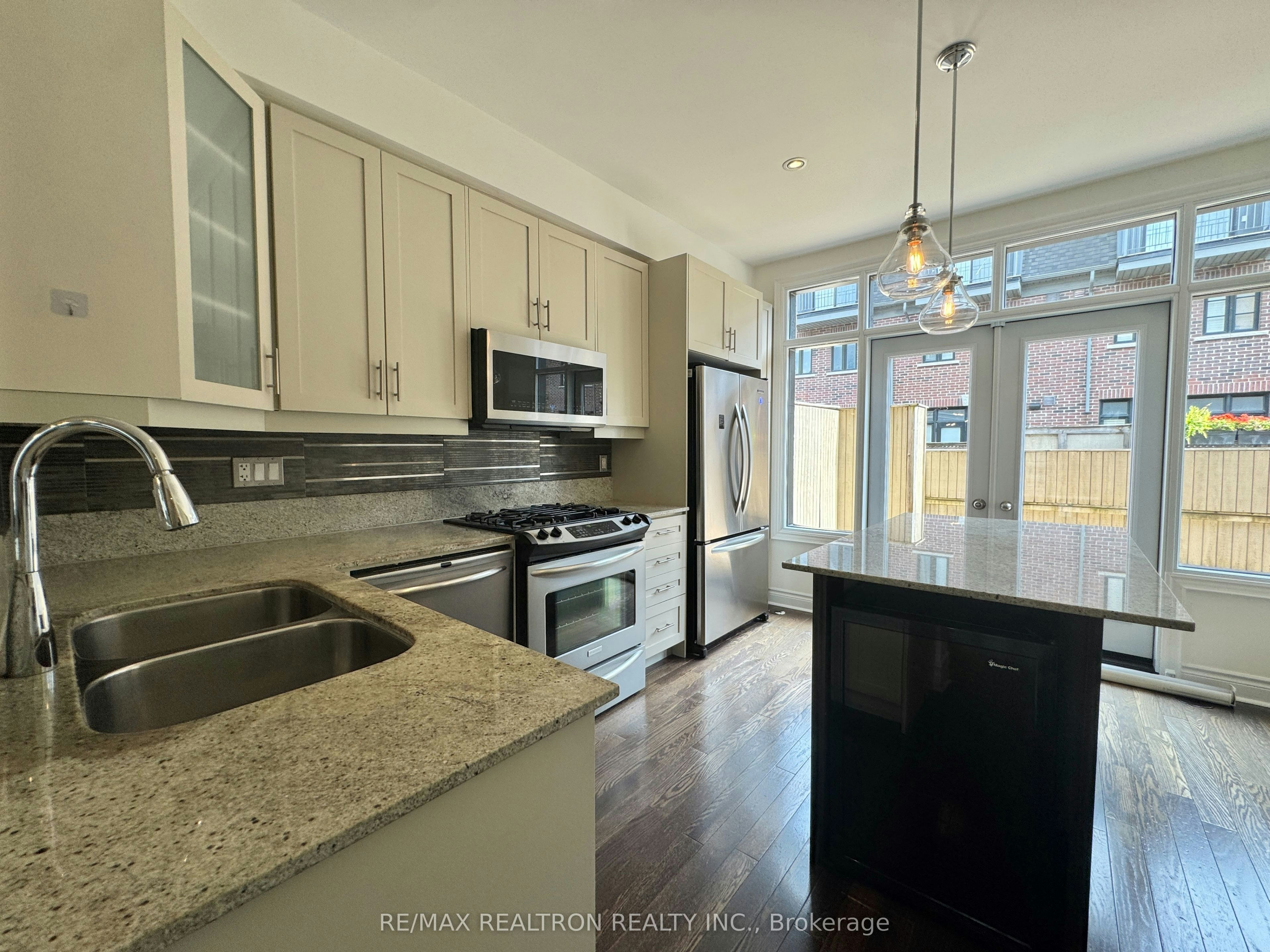 54 Cormier Heights, Toronto, ON, M8Z 0B5 - 4