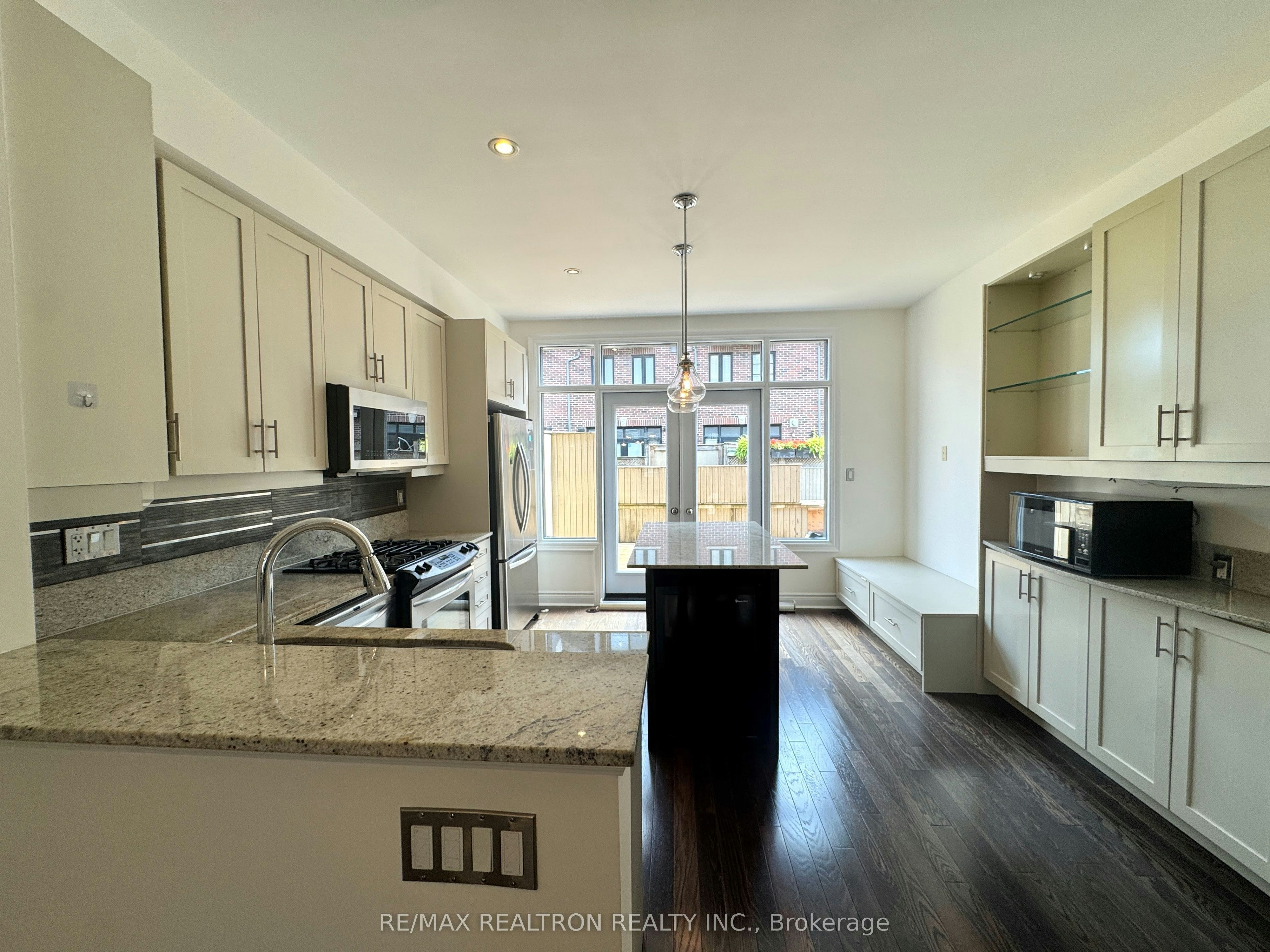 54 Cormier Heights, Toronto, ON, M8Z 0B5 - 2