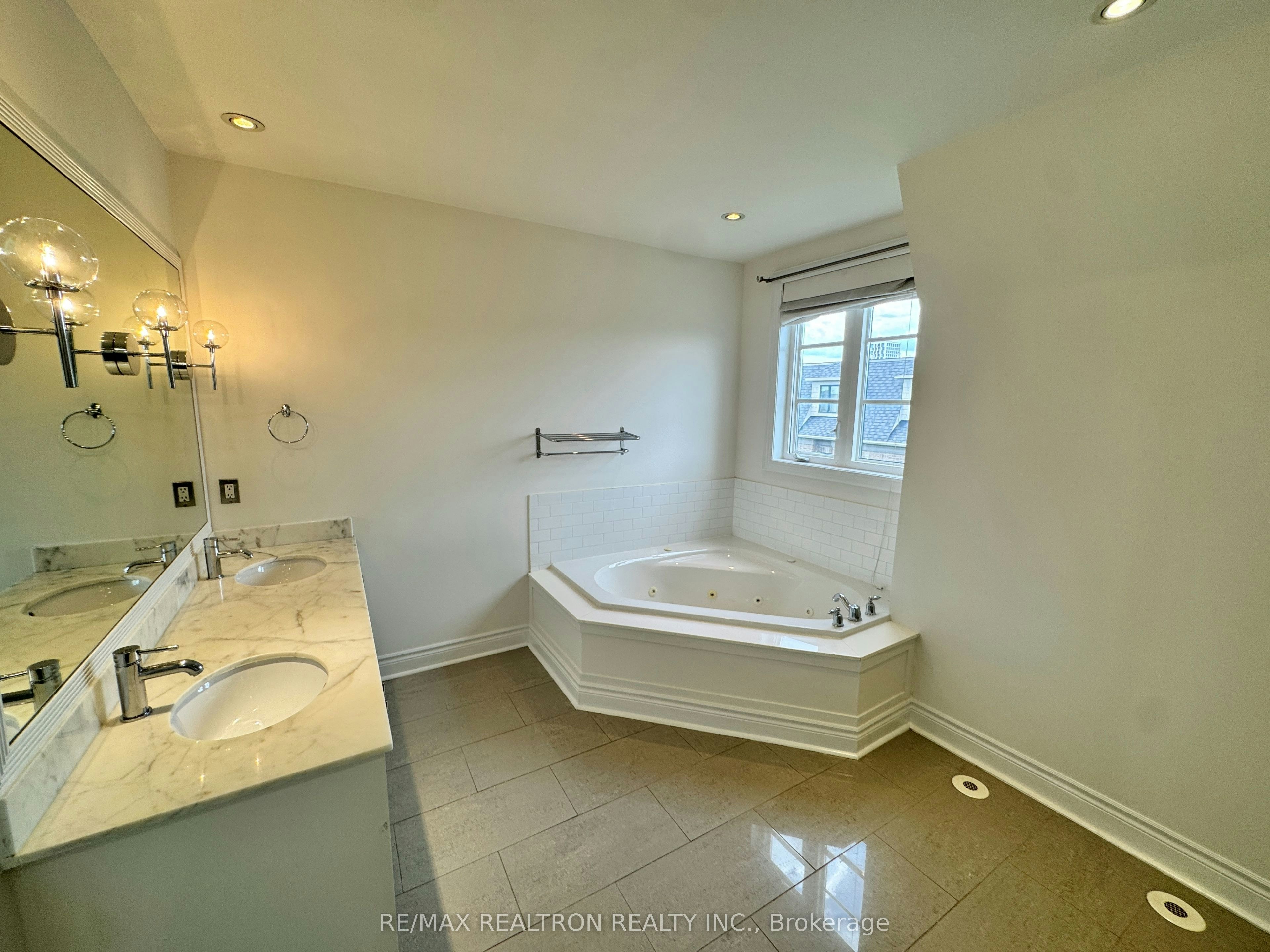 54 Cormier Heights, Toronto, ON, M8Z 0B5 - 24