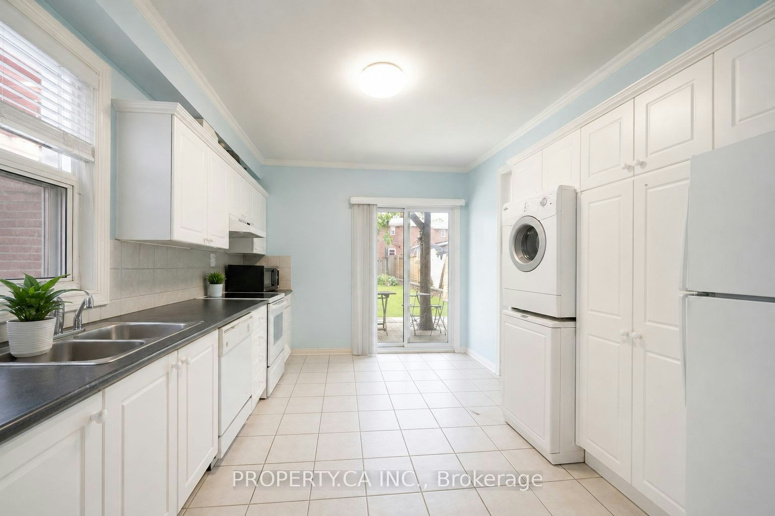 1-107 Runnymede Road, Toronto, ON, M6S 2Y4