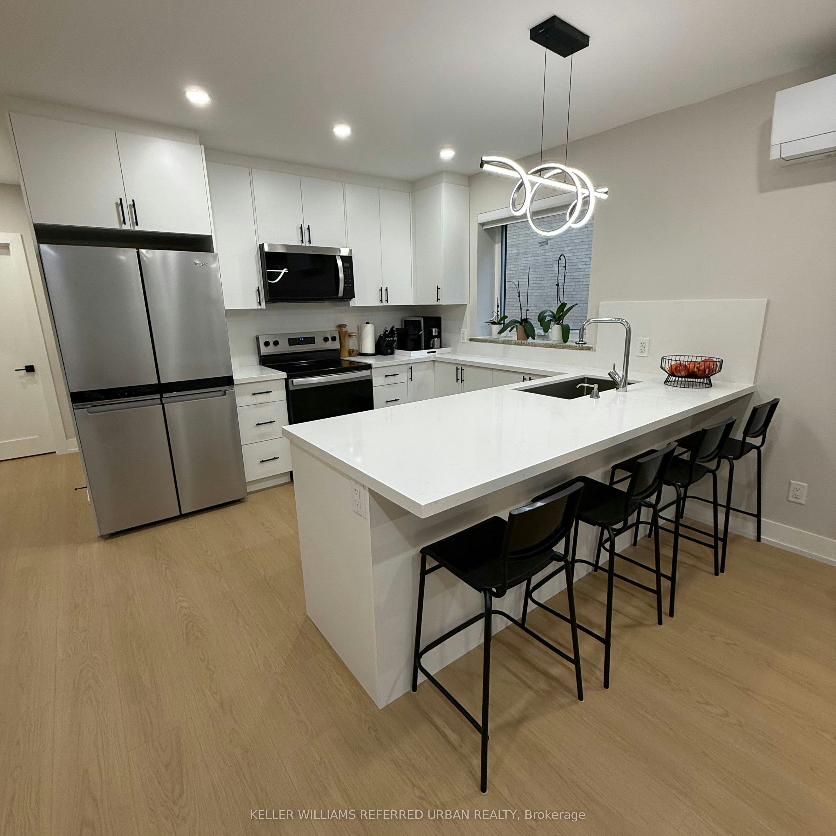 6-27 Cannon Road, Toronto, ON, M8Y 1R8