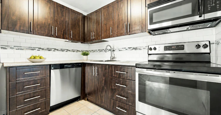 202-2300 Marine Drive, Oakville, ON, L6L 1C3