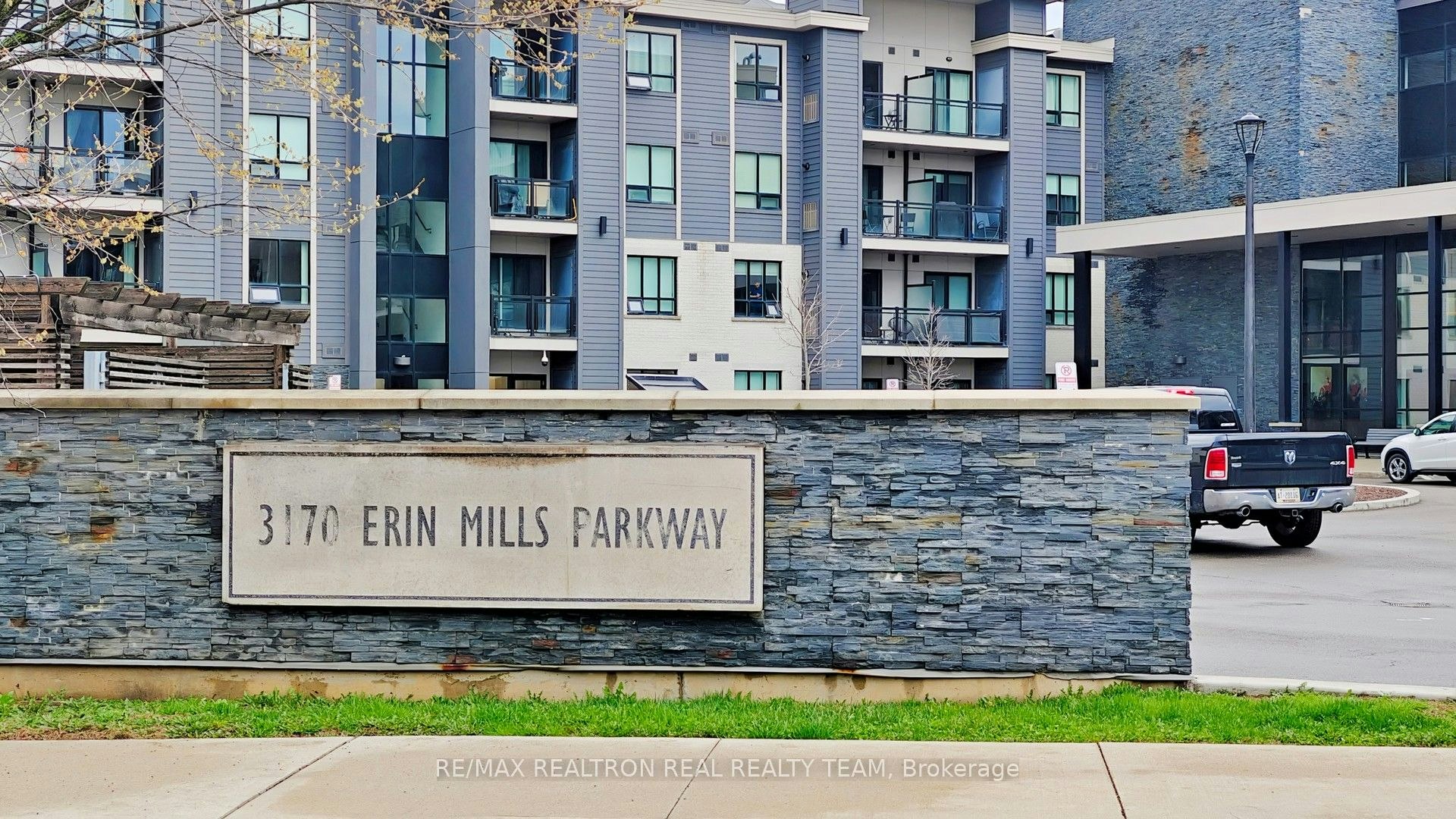 332-3170 Erin Mills Parkway, Mississauga, ON, L5L 0B6 - 3